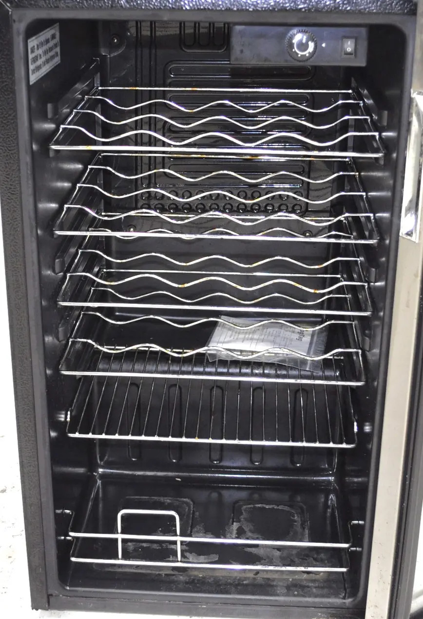 Used Black & Decker BD61536 26-Bottle Countertop Wine Merchandiser