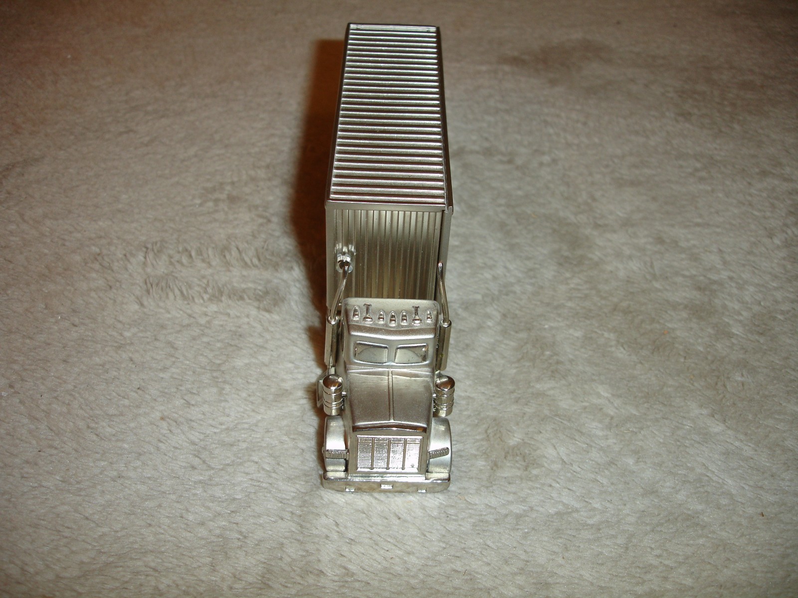 Adesa Little Rock Diecast Semi Truck 18 Wheeler Desk Clock 5.75" Silvertone