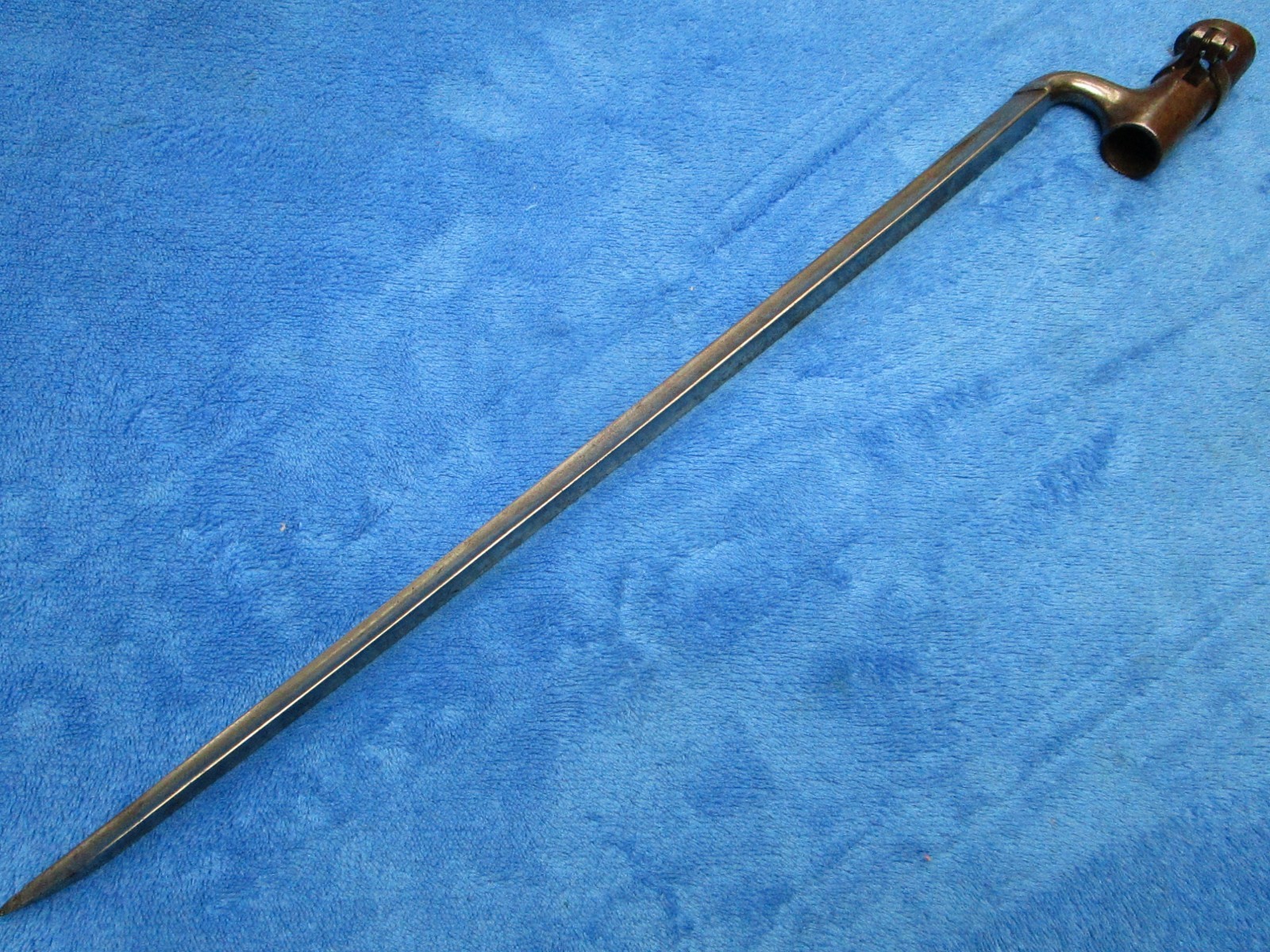 ORIGINAL ANTIQUE 19TH CENTURY US M1867 PEABODY SOCKET BAYONET AND SCABBARD