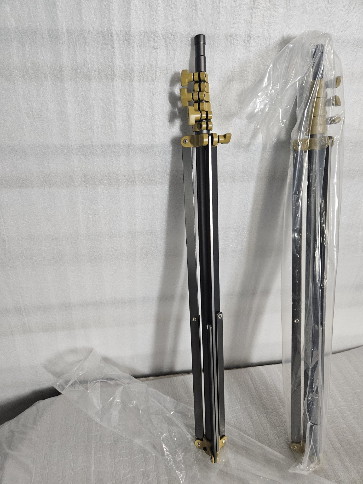 2 Lowel Uni Stand UN‑33 Lightweight Adjustable for Pro/Omni/Tota/V-Light New