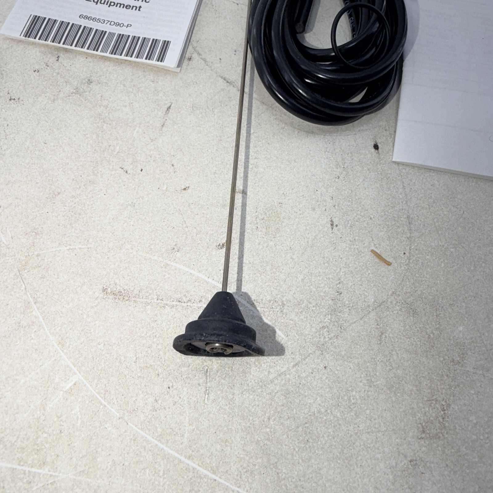 Motorola 1/4 Wave Roof Mount Antenna Kit in Open package