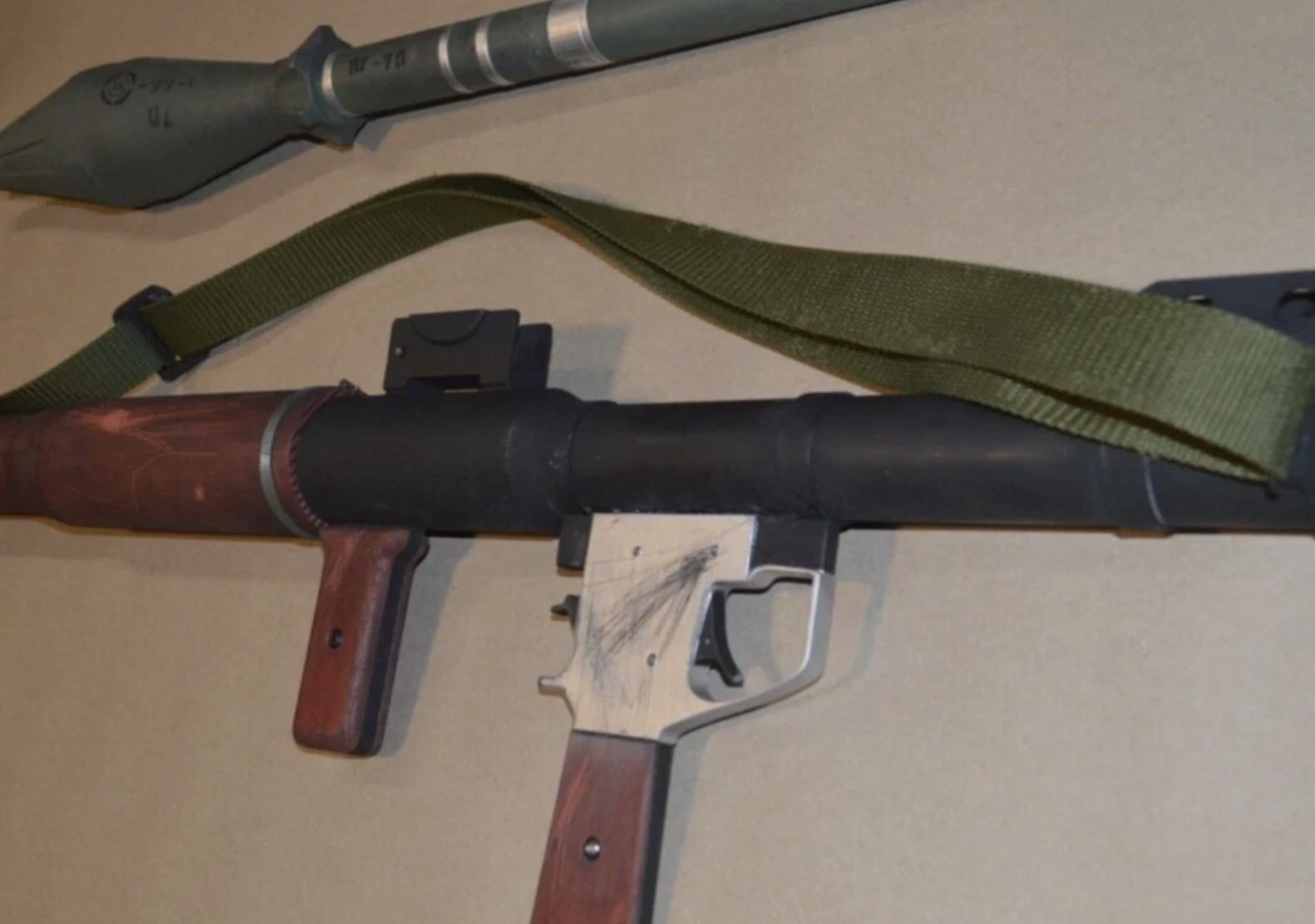 Full-Size RPG-7 Replica Prop – PVC Reinforced, Painted & Weathered orange tip