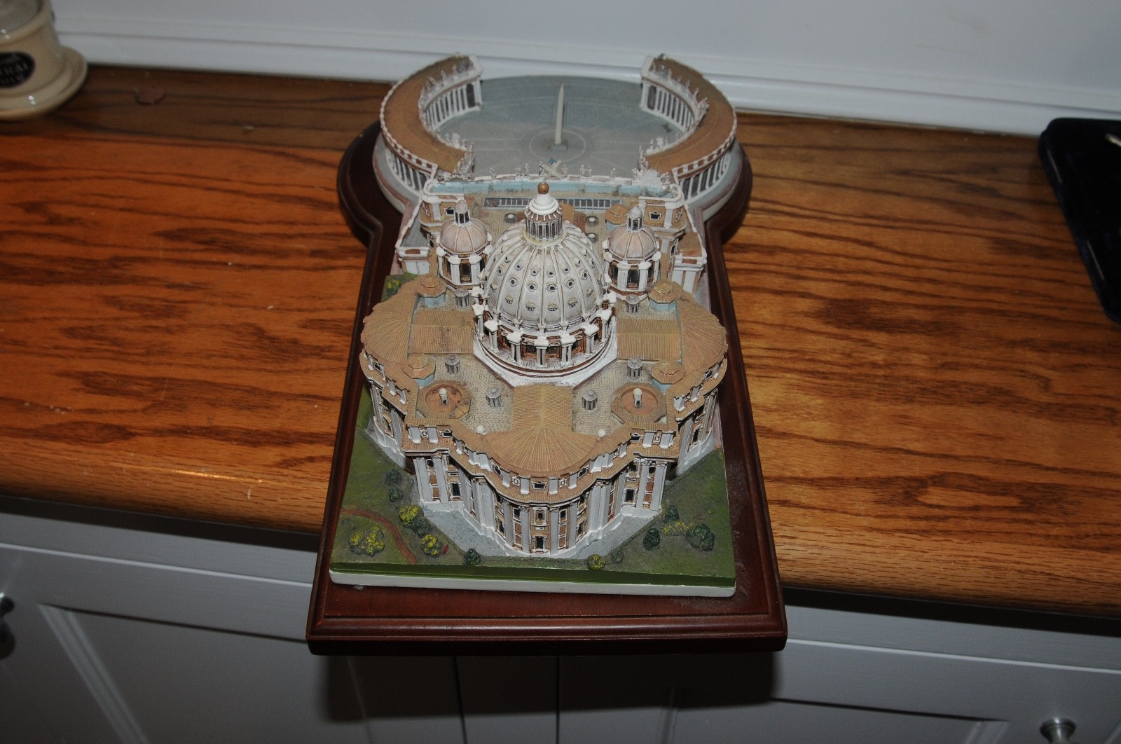The Vatican St. Peters Basilica Model with Wood Base Religion Christianity *****