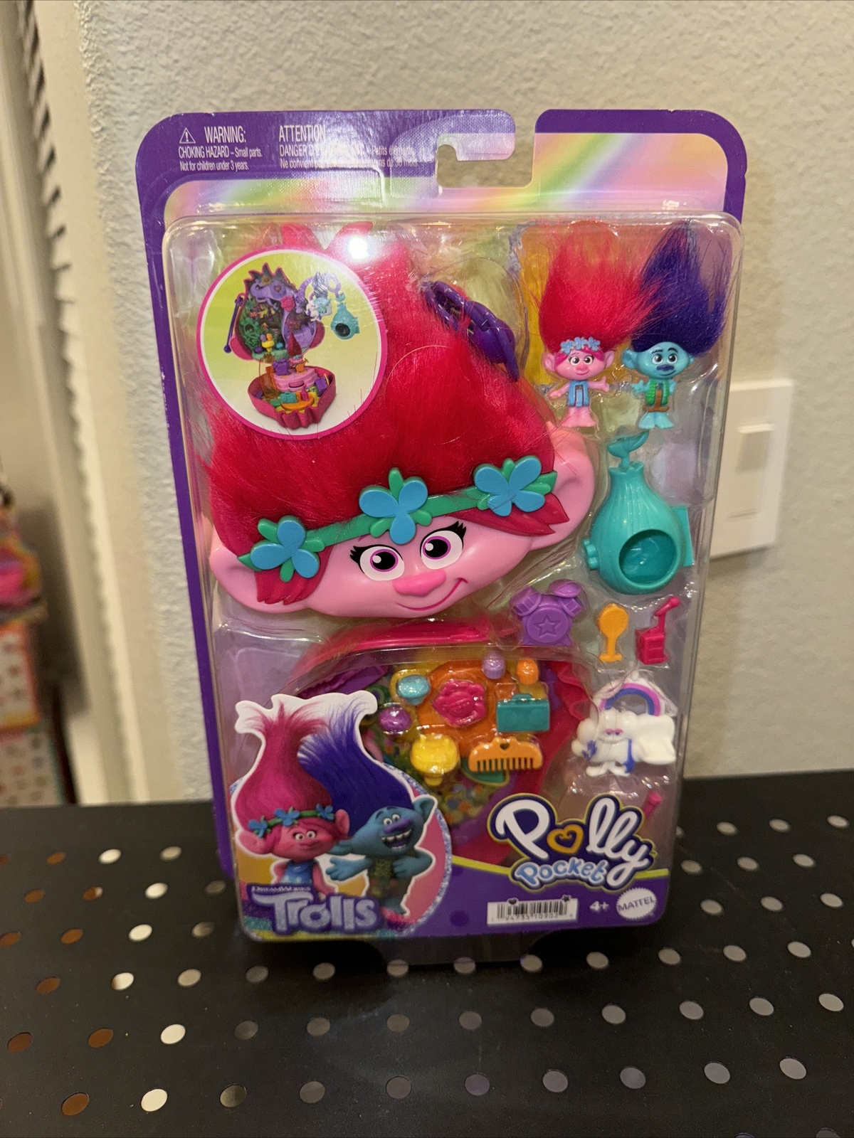 Polly Pocket & DreamWorks Trolls Compact Playset w POPPY & BRANCH & Accessories
