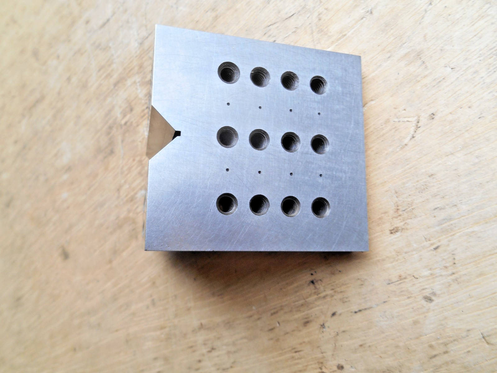 MACHINISTS RIGHT ANGLE SET UP STEP V-BLOCK , 3 x 3 x 3" x 3/4"