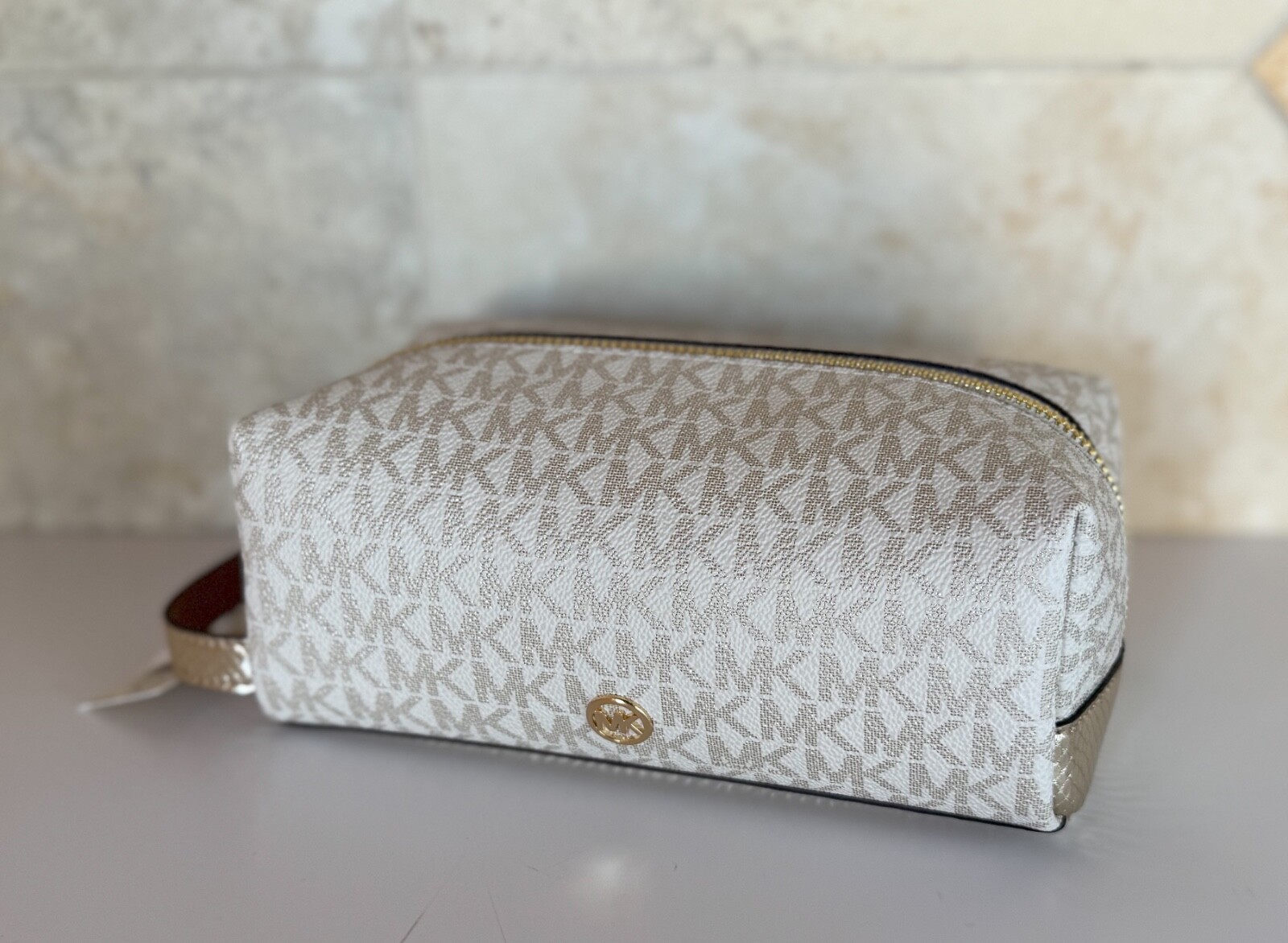 MICHAEL KORS JET SET TRAVEL MEDIUM TRAVEL COSMETIC CASE MK PALE GOLD MULTI