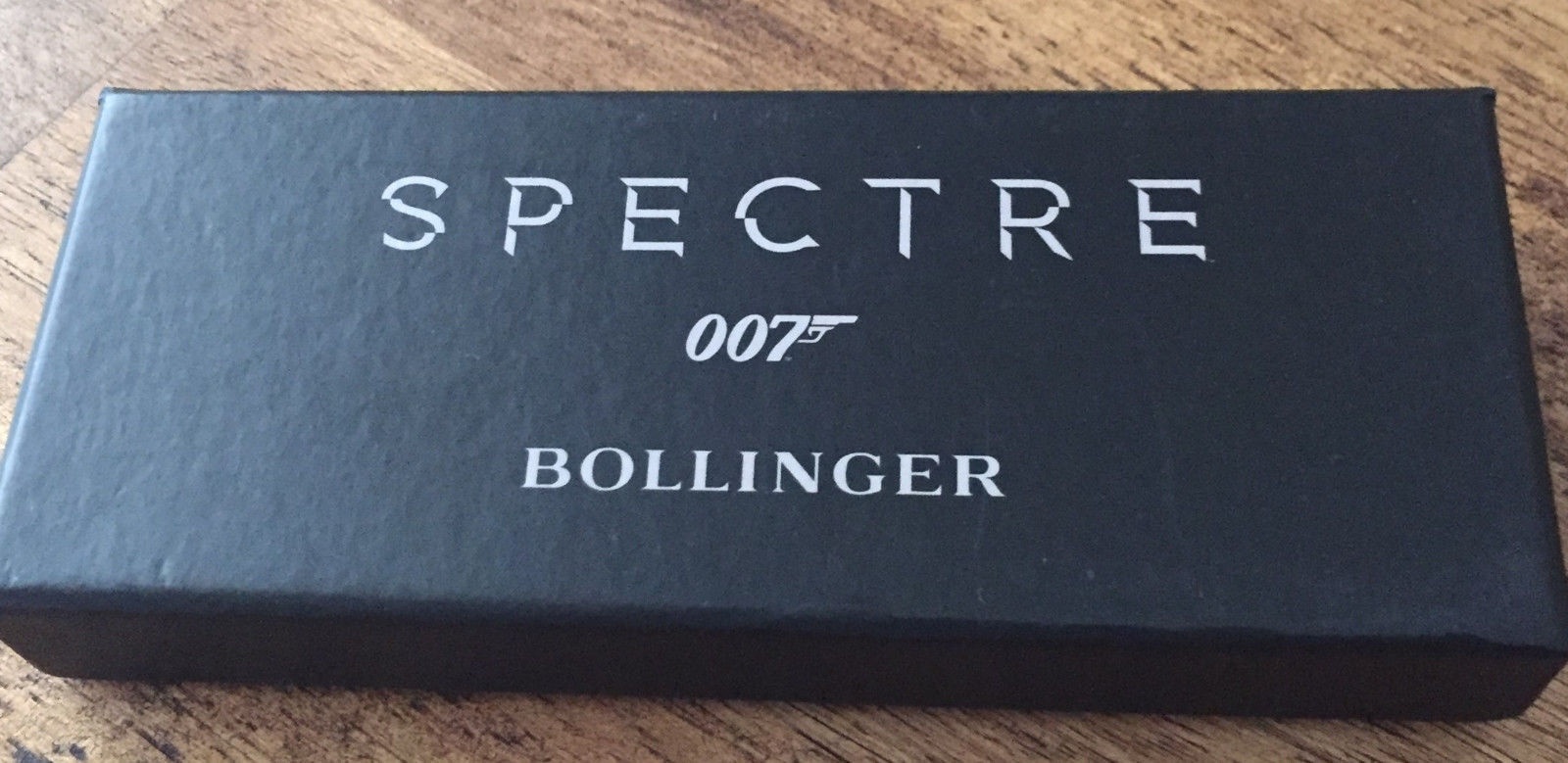 BOLLINGER CHAMPAGNE JAMES BOND 007 SPECTRE KEYRING COLLECTORS ITEM RARE