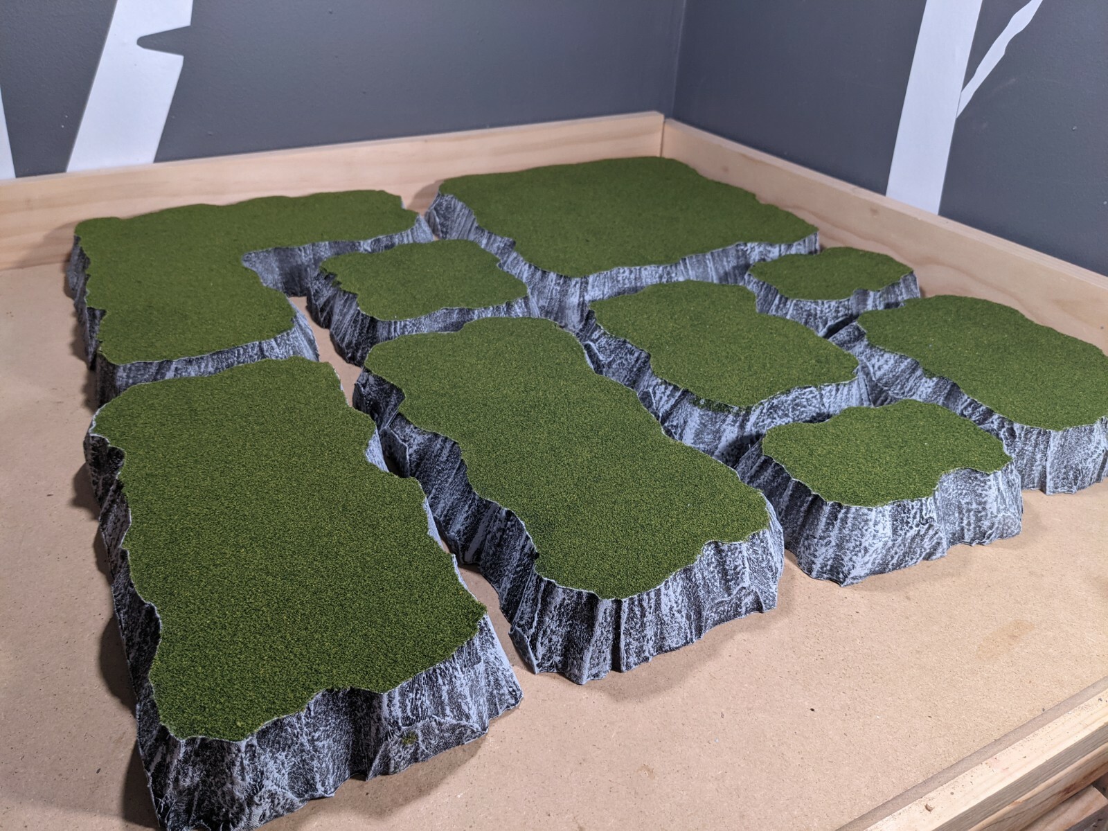 Wargaming Terrain Large Platform Hills Box Set, Grass Finish