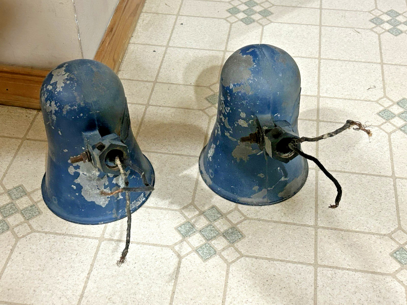 VINTAGE GARAGE SEVICE STATION GAS PUMP LIGHTS OLD VINTAGE PEMCO LIGHTS