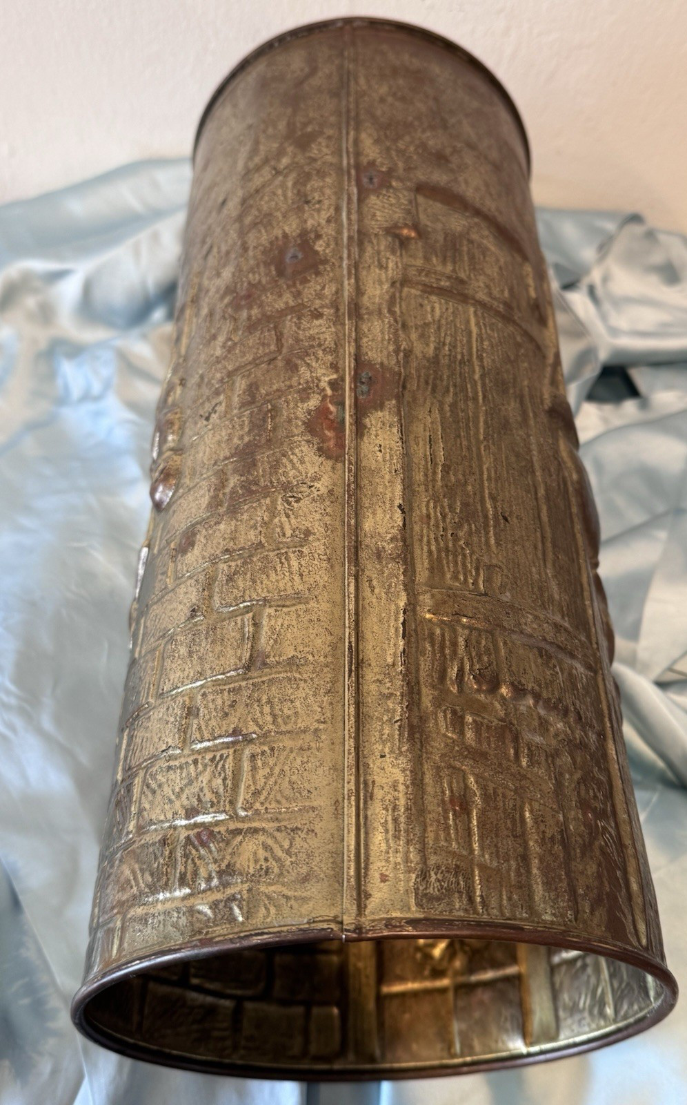 Lombard Umbrella Stand Brass Embossed Relief Colonial Pub Scene England 15" Tall