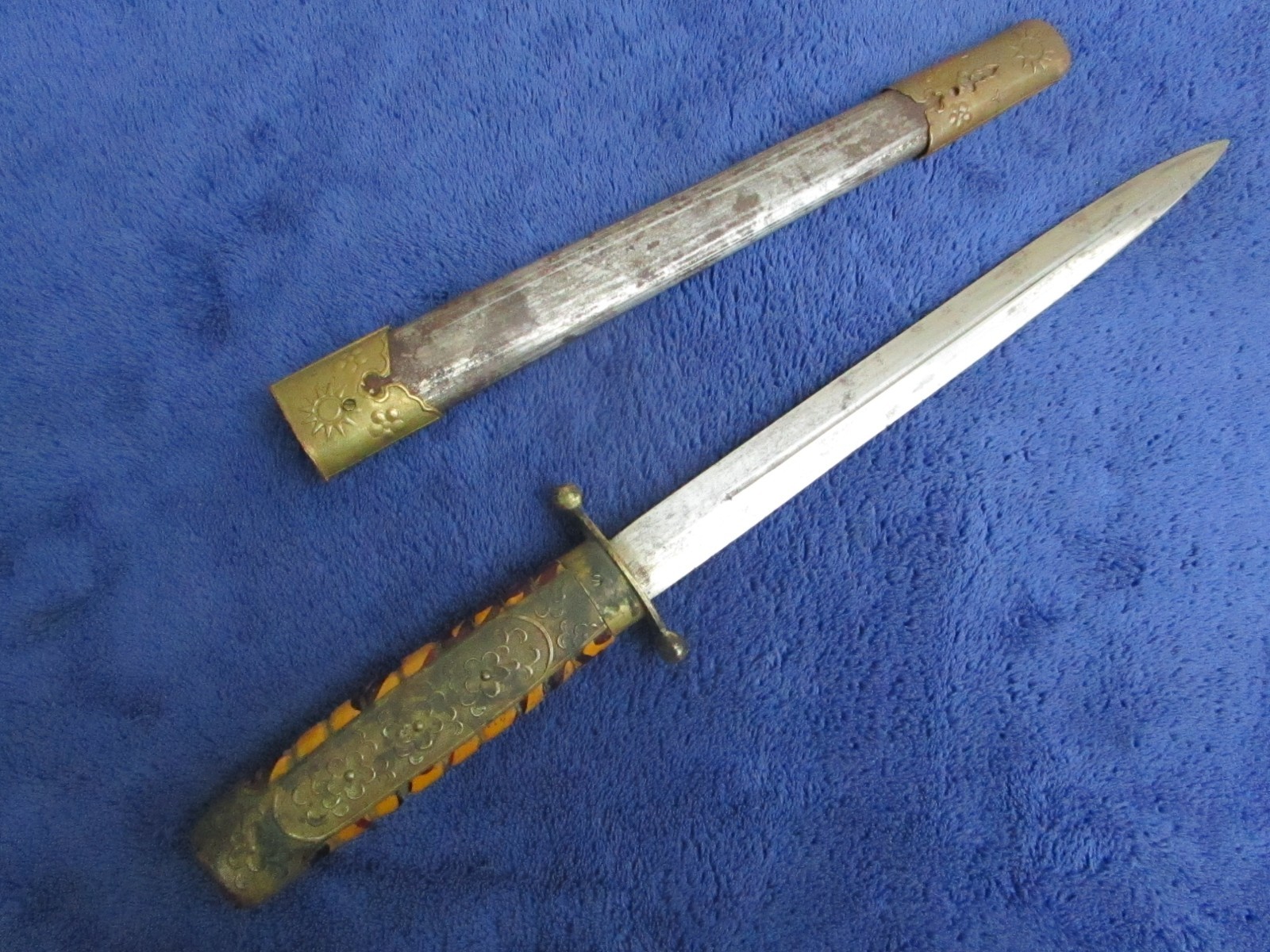 RARE ORIGINAL WW2 CHINESE NATIONALIST CHAI KAN SHEK DAGGER AND SCABBARD