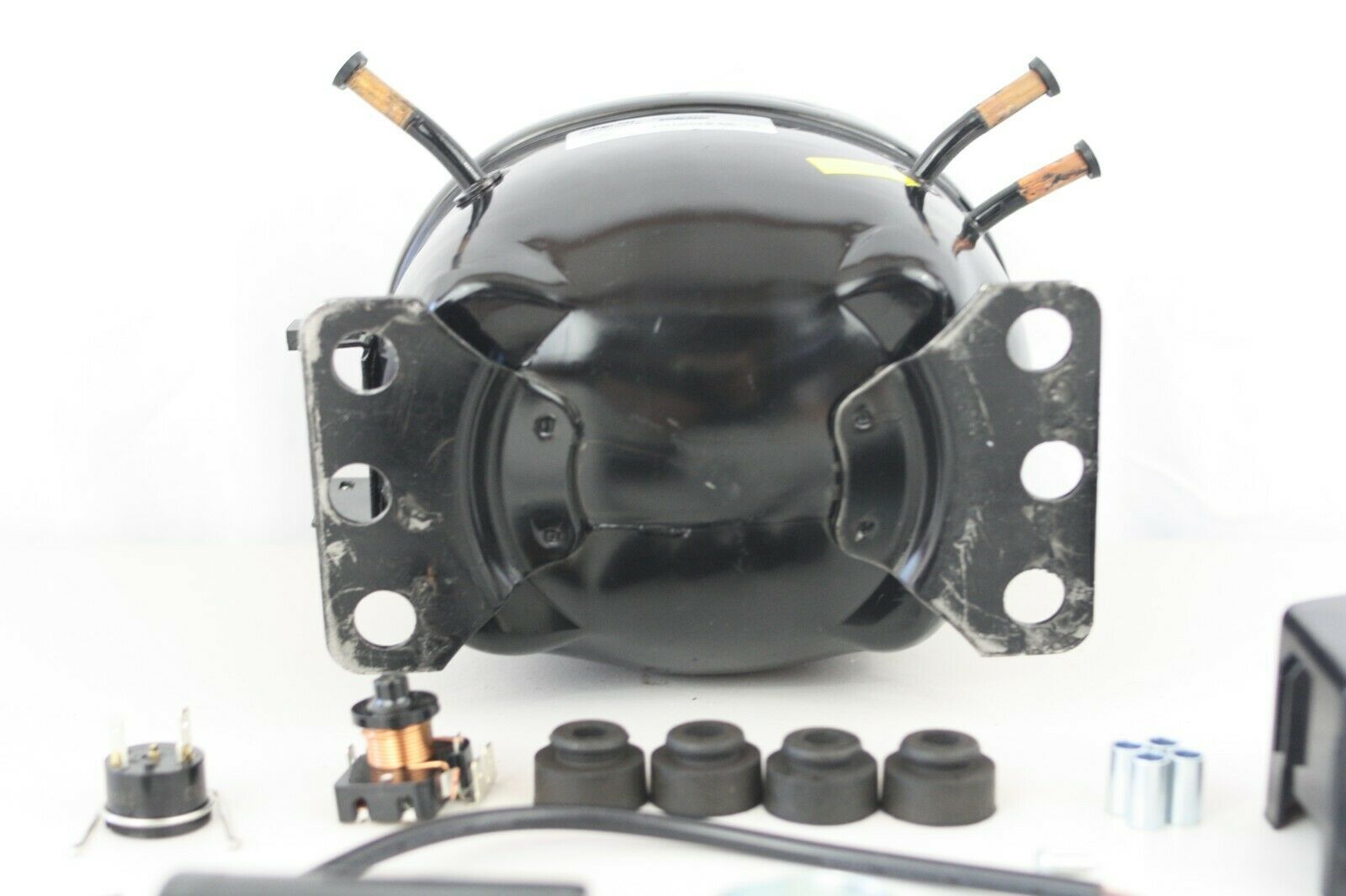 SIKELAN ADW142T6 REFRIGERATION COMPRESSOR 1/2 HP 1372BTU 110-120V R134A 50-60HZ