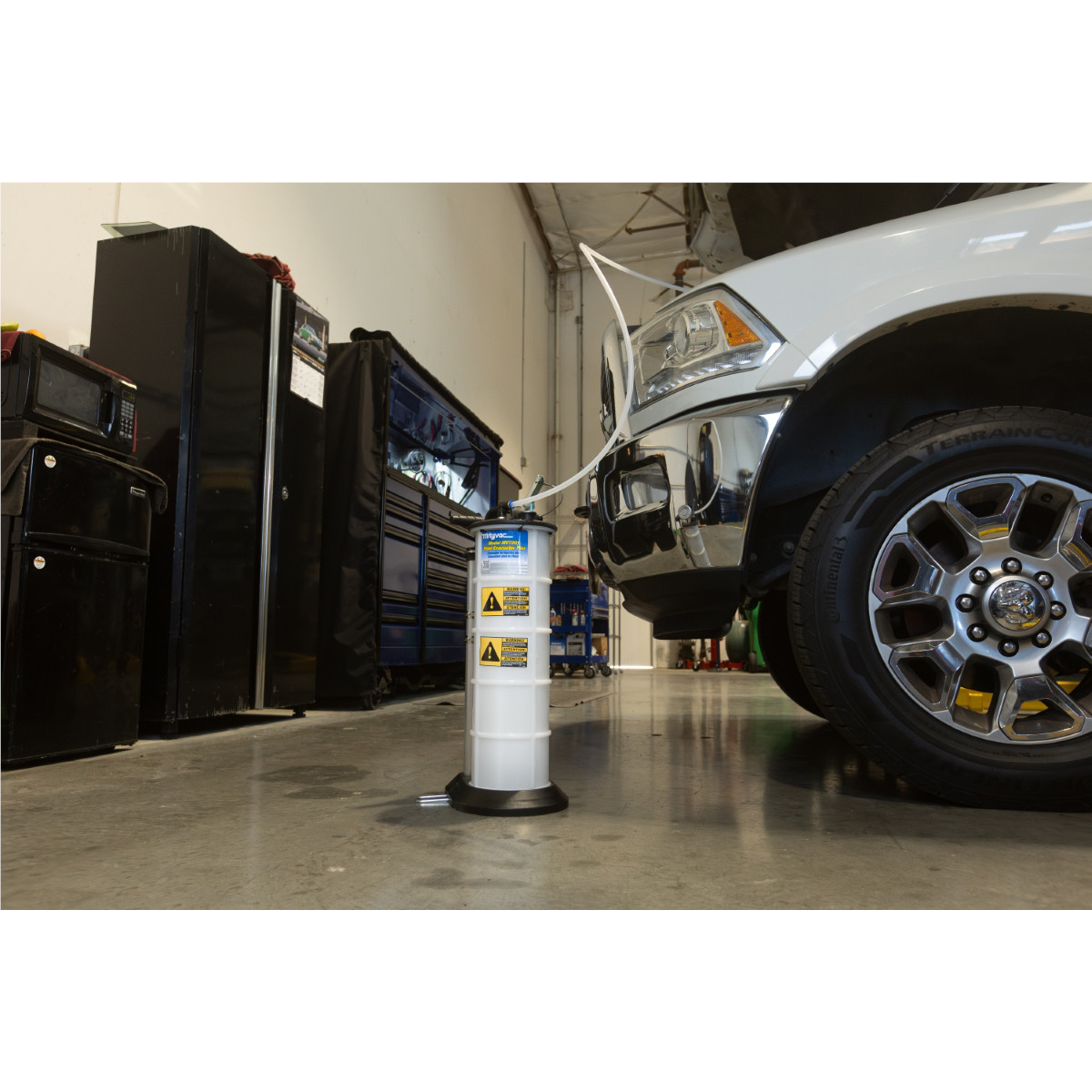 Mityvac 7201 2.3 Gallon Fluid Evacuator Extractor/Dispensing Pump w/Push Button