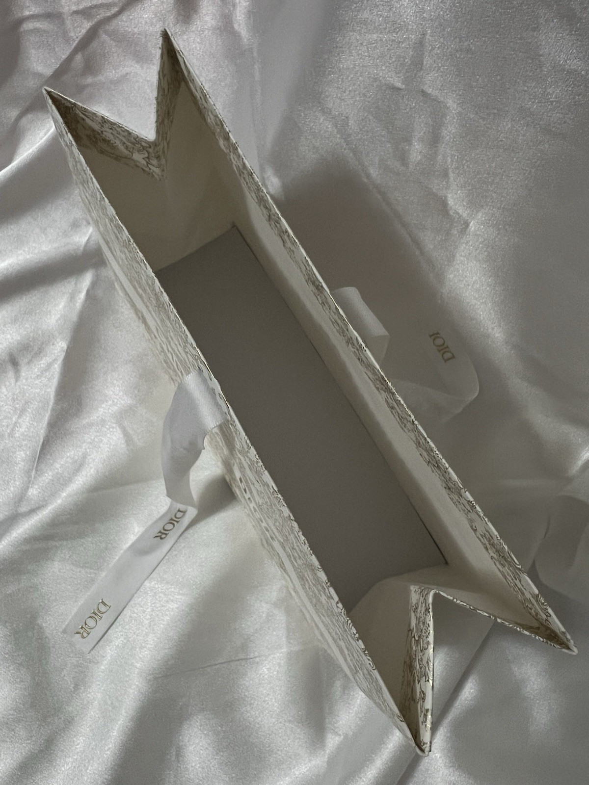 Dior Gift Bag Textured Paper Holiday Limited Edition L 9.5 x H 7 x D 3.5"