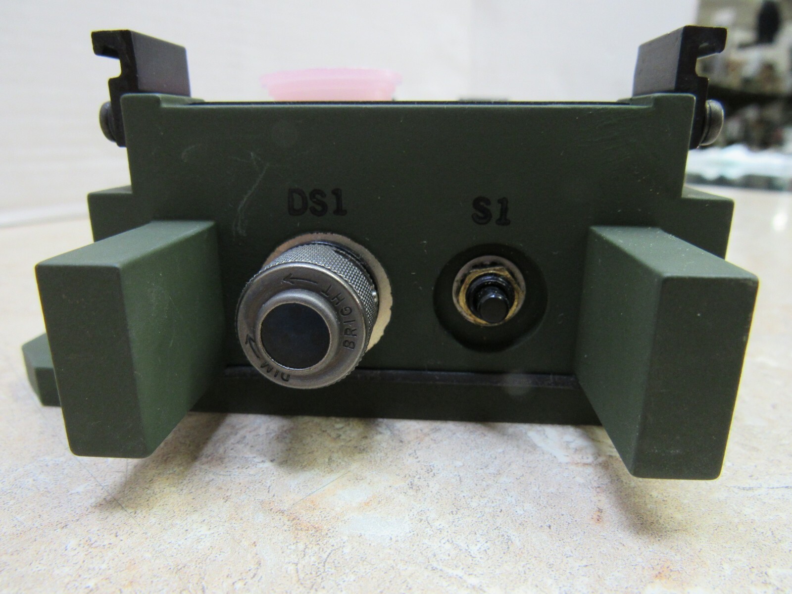 RT-1439 VRC Sincgars Military Radio Battery Tray CY-8664 AN/ VRC 87/88C NOS 1993