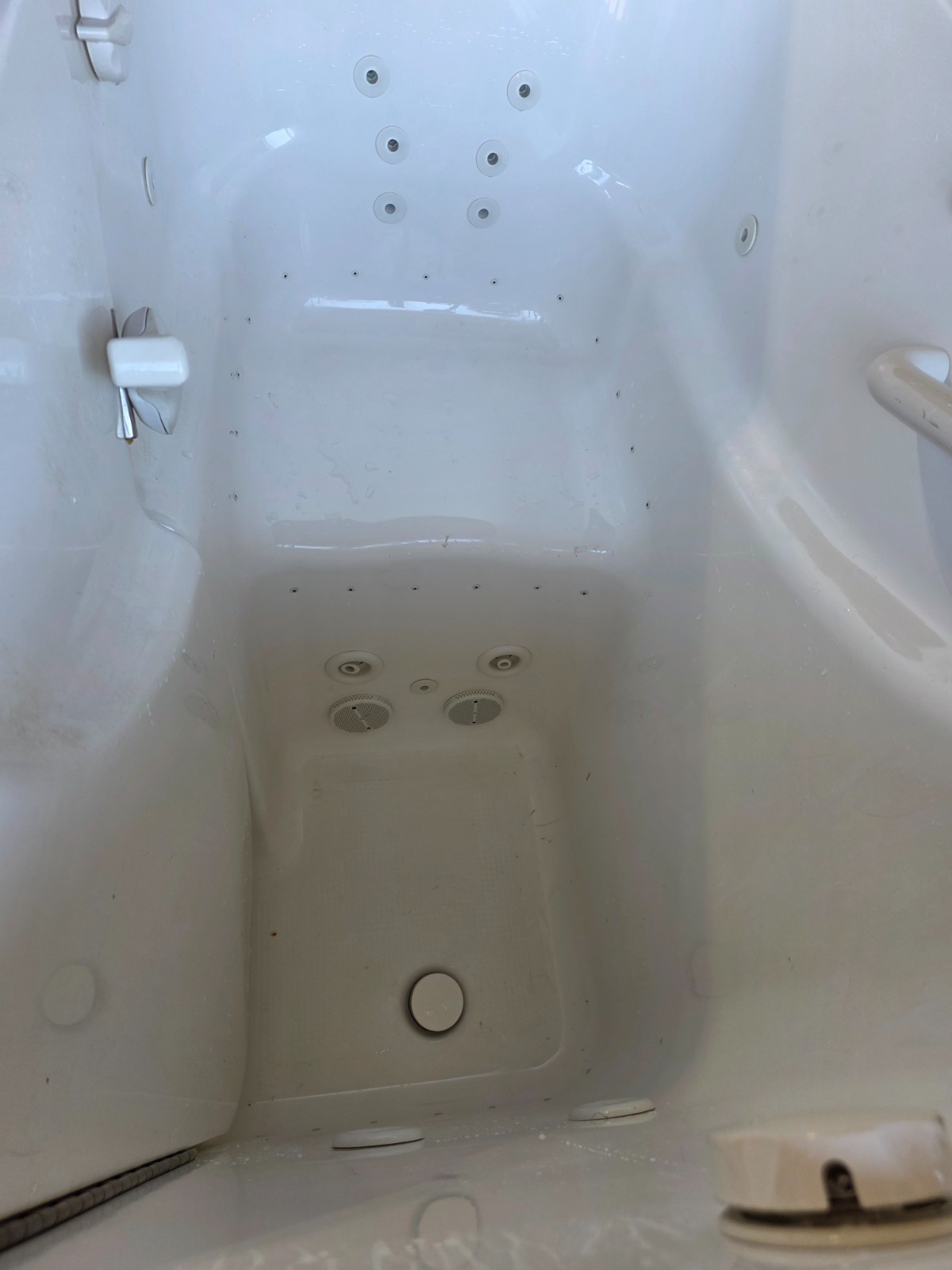 ****BLACK FRIDAY*****American Standard 3052.104.WRW Right Hand-In Whirlpool Tub