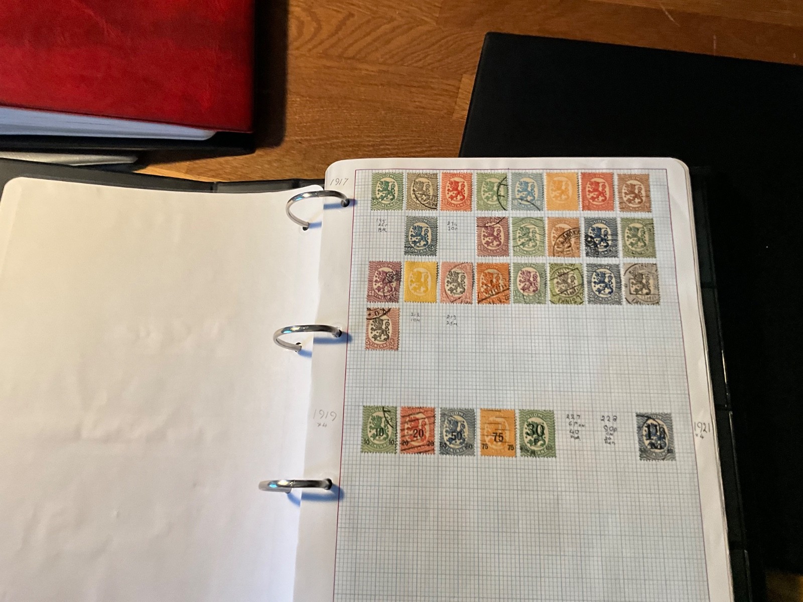 worlds stamps vintage large lot 6.1 kg 5 albums leaves cards vintage to modern