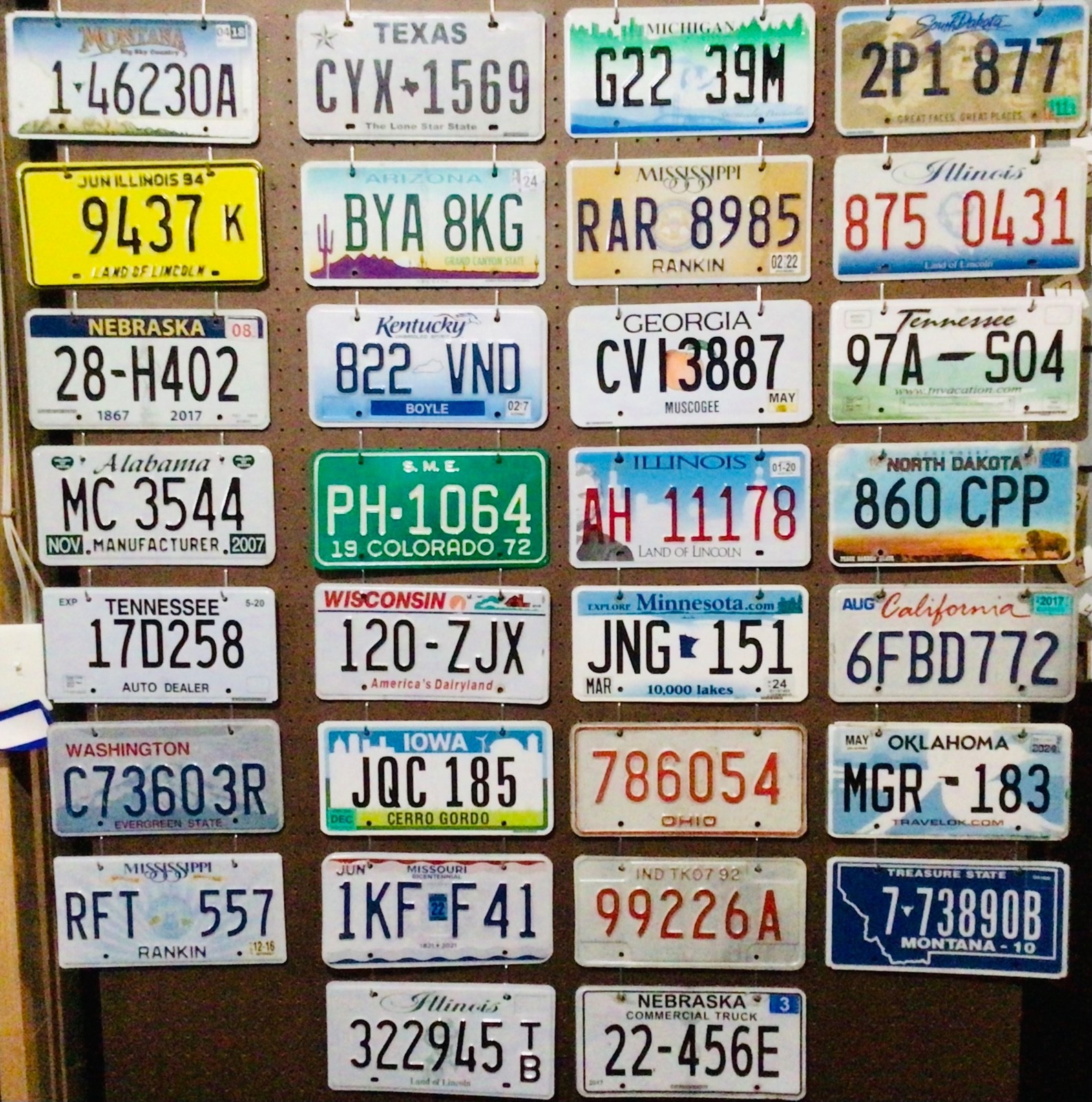 Large lot of 30 old colorful license plates - bulk - many states - low shipping