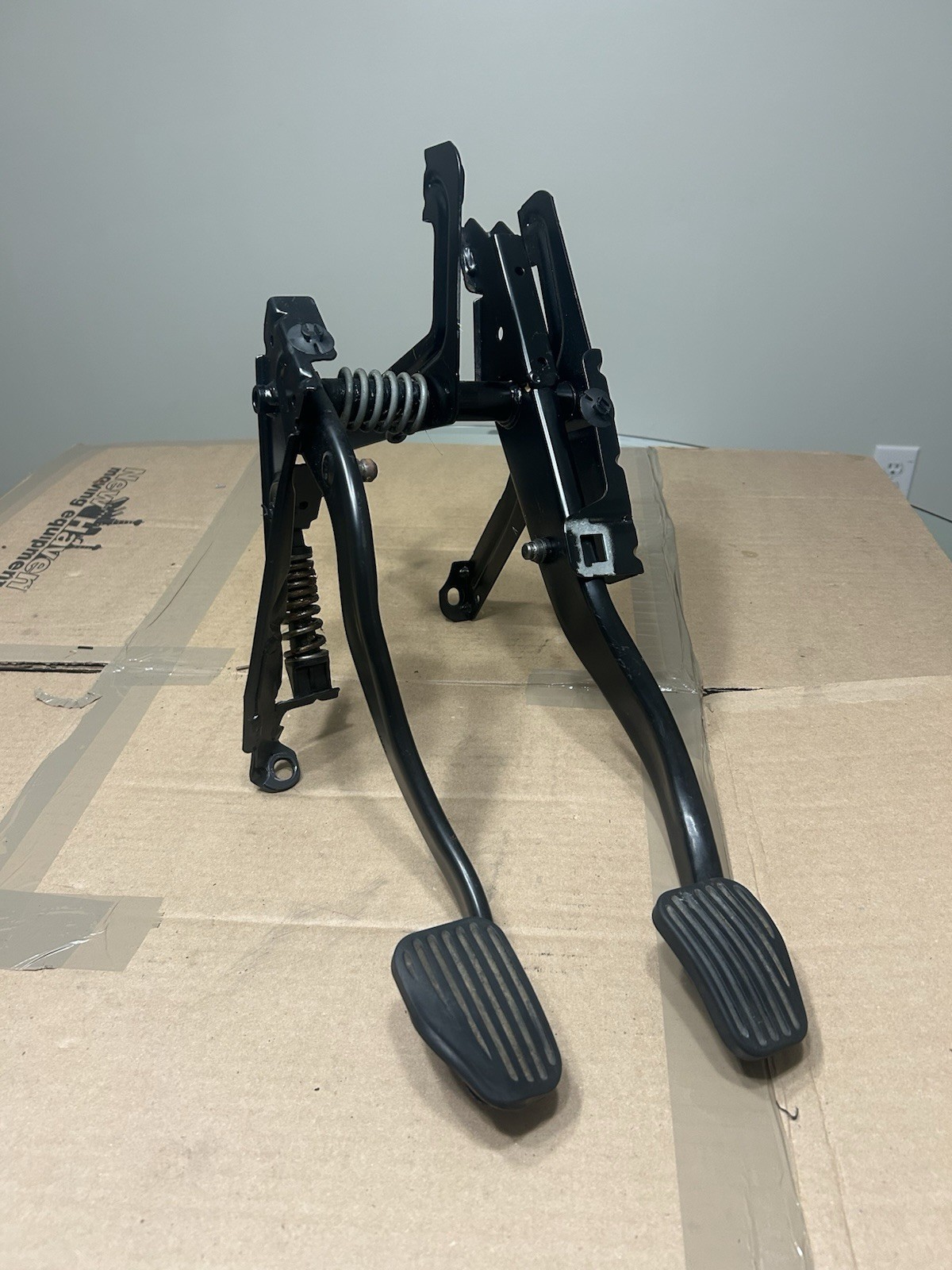 2004-07 Volvo S60R V70R Manual Clutch + Brake Pedal Assembly Box OEM P2