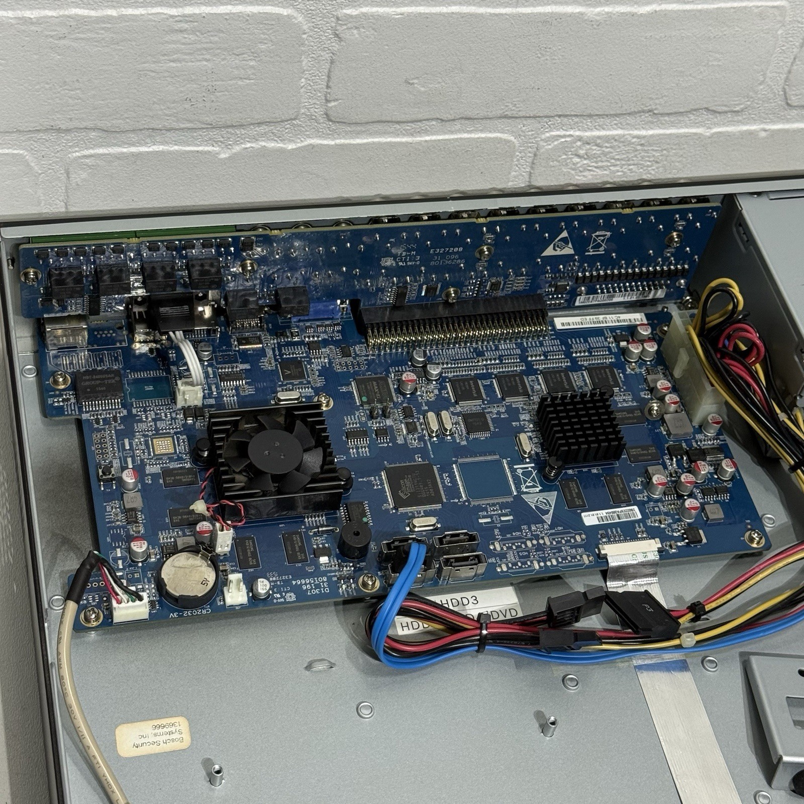 Bosch DIVAR 5000 - 16A200 Digital Video Recorder 16-Channel DVR