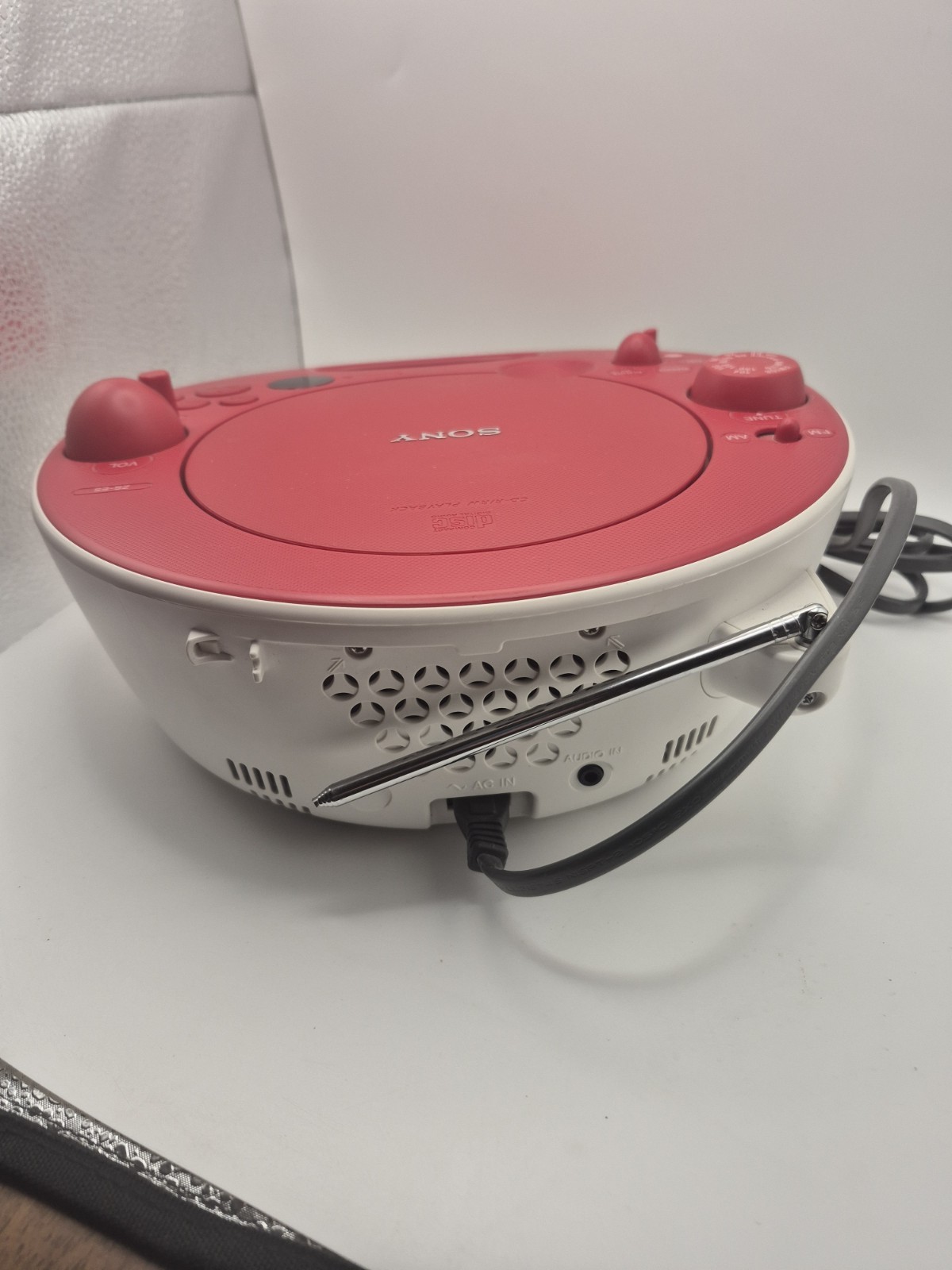 Sony ZS-E5 Red Portable CD Player AM/FM Radio AUX Input Stereo Portable Boombox