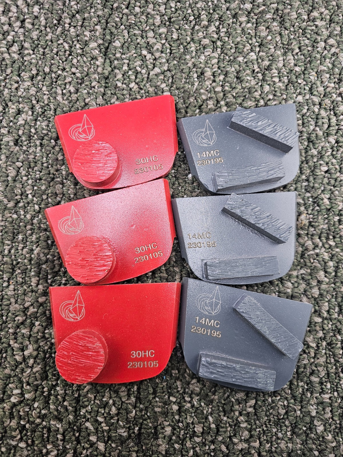 (QTY 6) LAVINA X1B-HC-0030 Quick Change 30 Grit Trapezoid Pad One Button/Two Seg