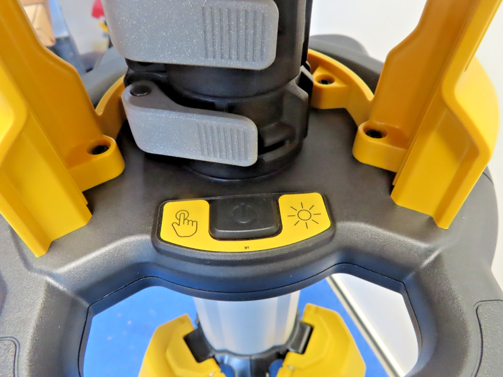 Dewalt DCL079 20v Max Cordless Tri-Pod LED Job Site Work Light (Tool Only)