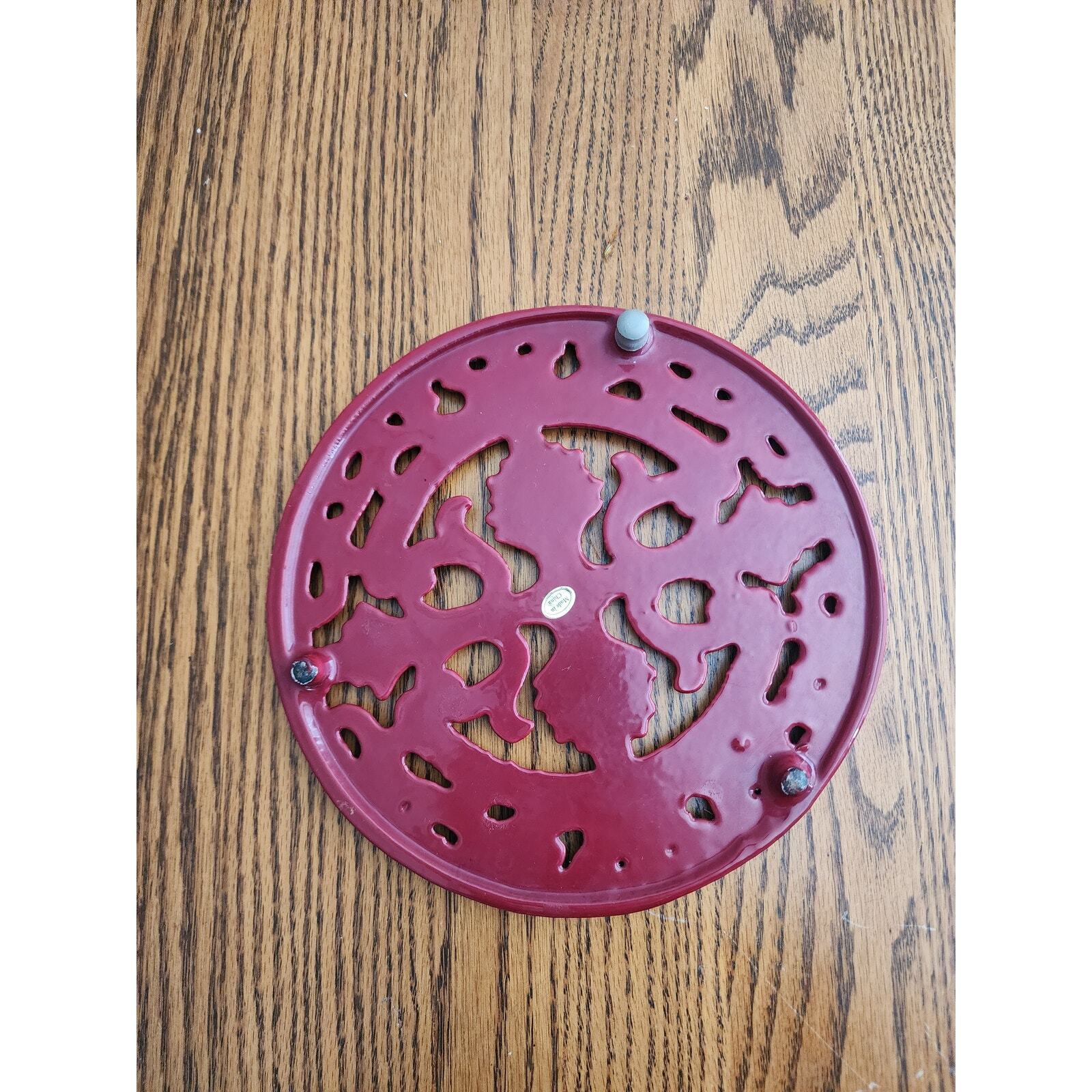 ENAMELED CAST IRON ROUND TRIVET RED