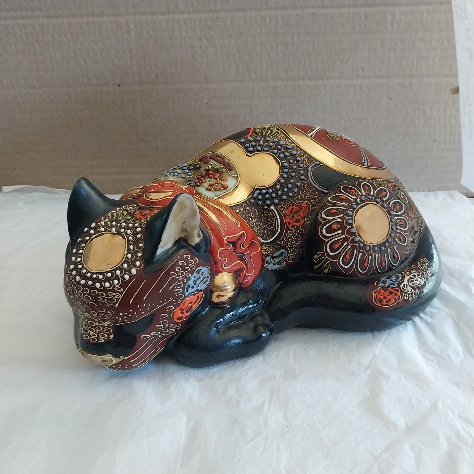 Japanese Kutani Style Moriage Nemurii Neko Sleeping Cat 10" Signed Black Gold