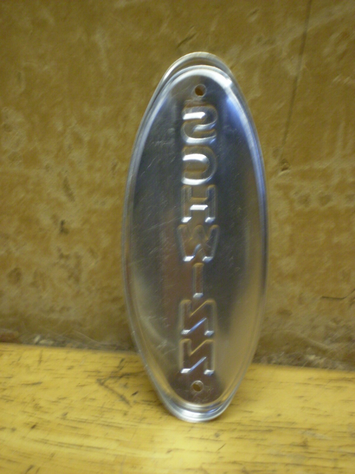 Schwinn Stingray White Bicycle Badge & NOS Screws Krate Cruiser Lightweight &&