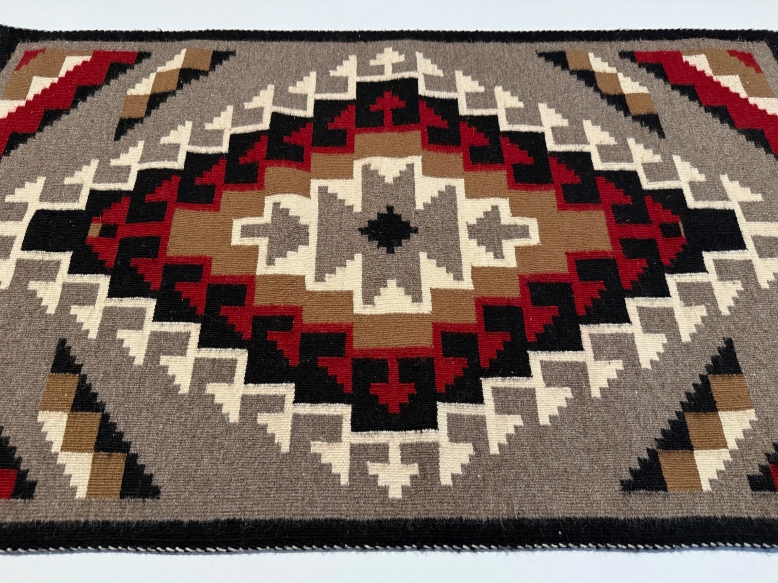 OUTSTANDING NAVAJO GANADO RUG / TAPESTRY,2-TONE(OLIVE-TAN) BACKGROUND, MINT, NR!