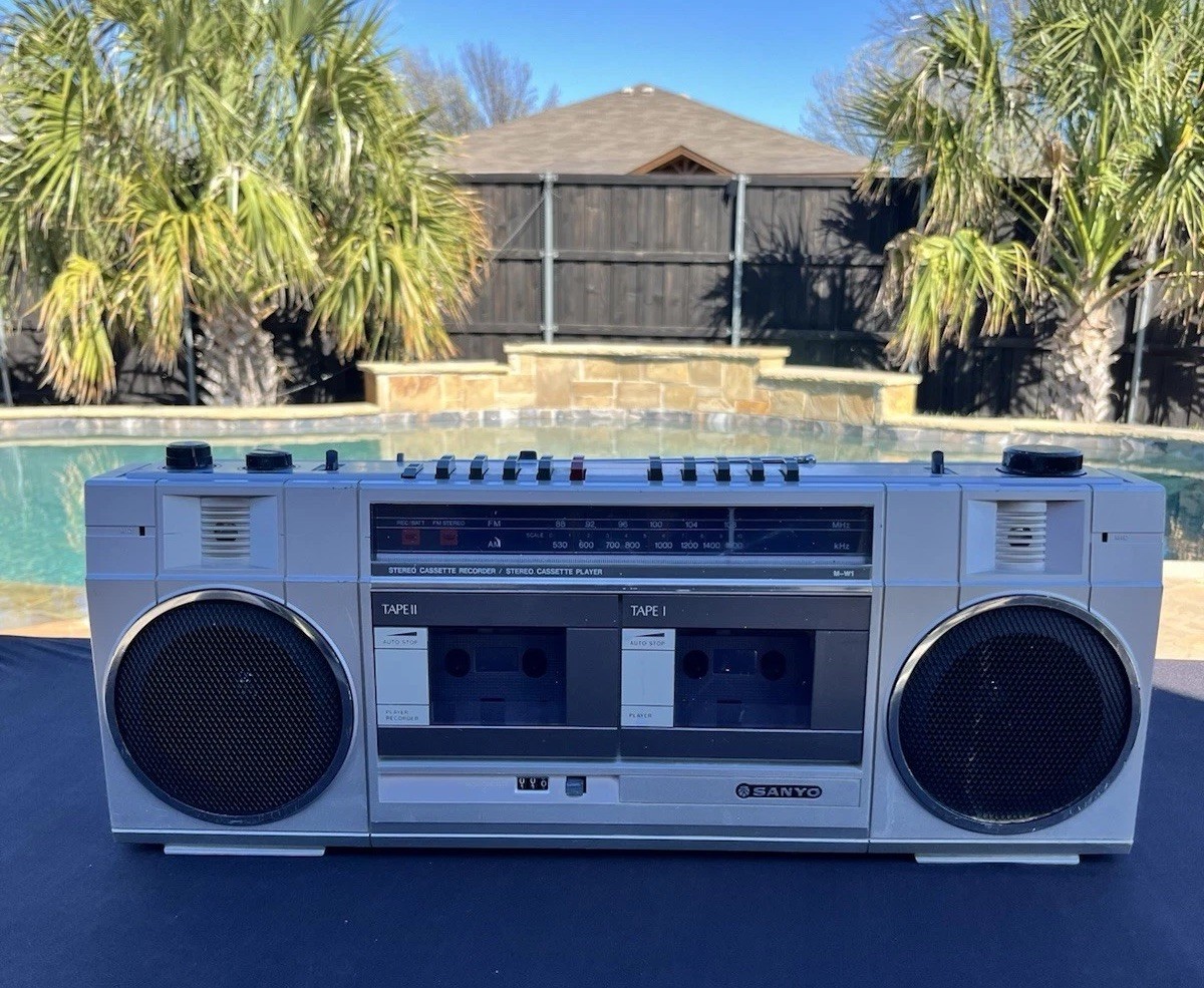 VINTAGE 1980’s Sanyo M-W1 AM/ FM Dual Band Stereo Cassette Radio Boombox Works