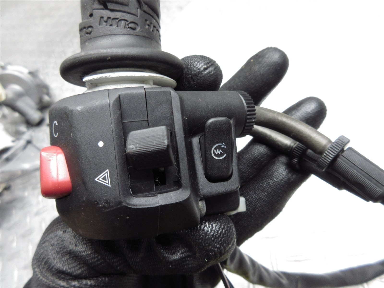 2003 03-04 Suzuki GSXR 1000 GSXR1000 Right Switch Throttle Control Cable Grip