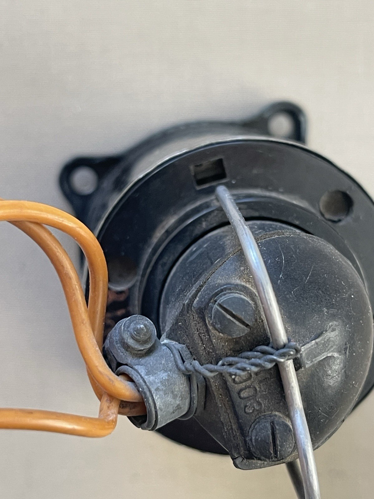 WW II German Aircraft HOMING INDICATOR AFN2 Ln 27002 w/light bulb, bezel