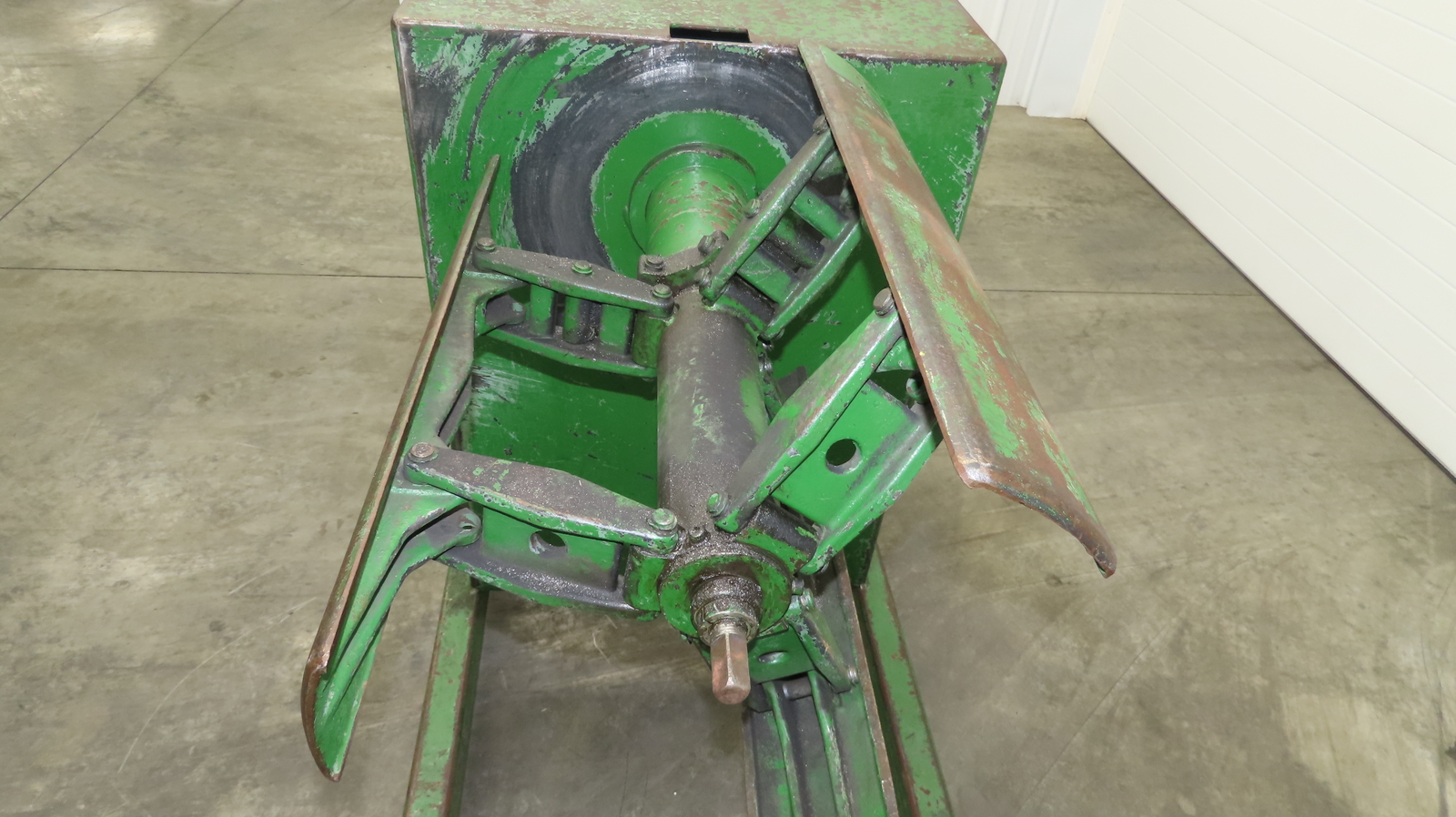 Regal 3000-12SRNP Coil Stock Uncoiler 3000lbs 12" ID 24" W No Motor Decoiler