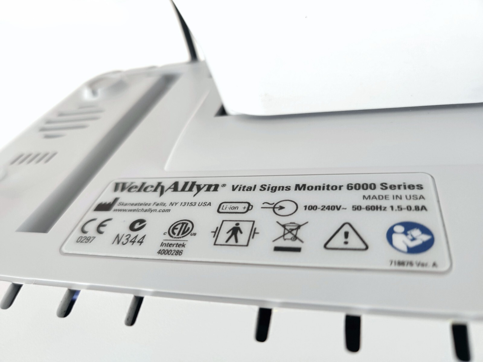 Welch Allyn Connex Vital Sign Monitor 6000 WIFI EMR Conn 65NTXX with Accessories