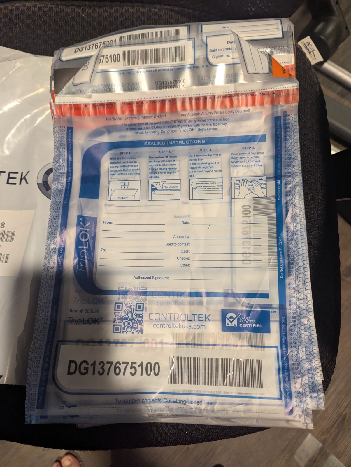 TripLOK Series A Tamper-Evident Bags 9 x 12 Clear 100/Pack 585028