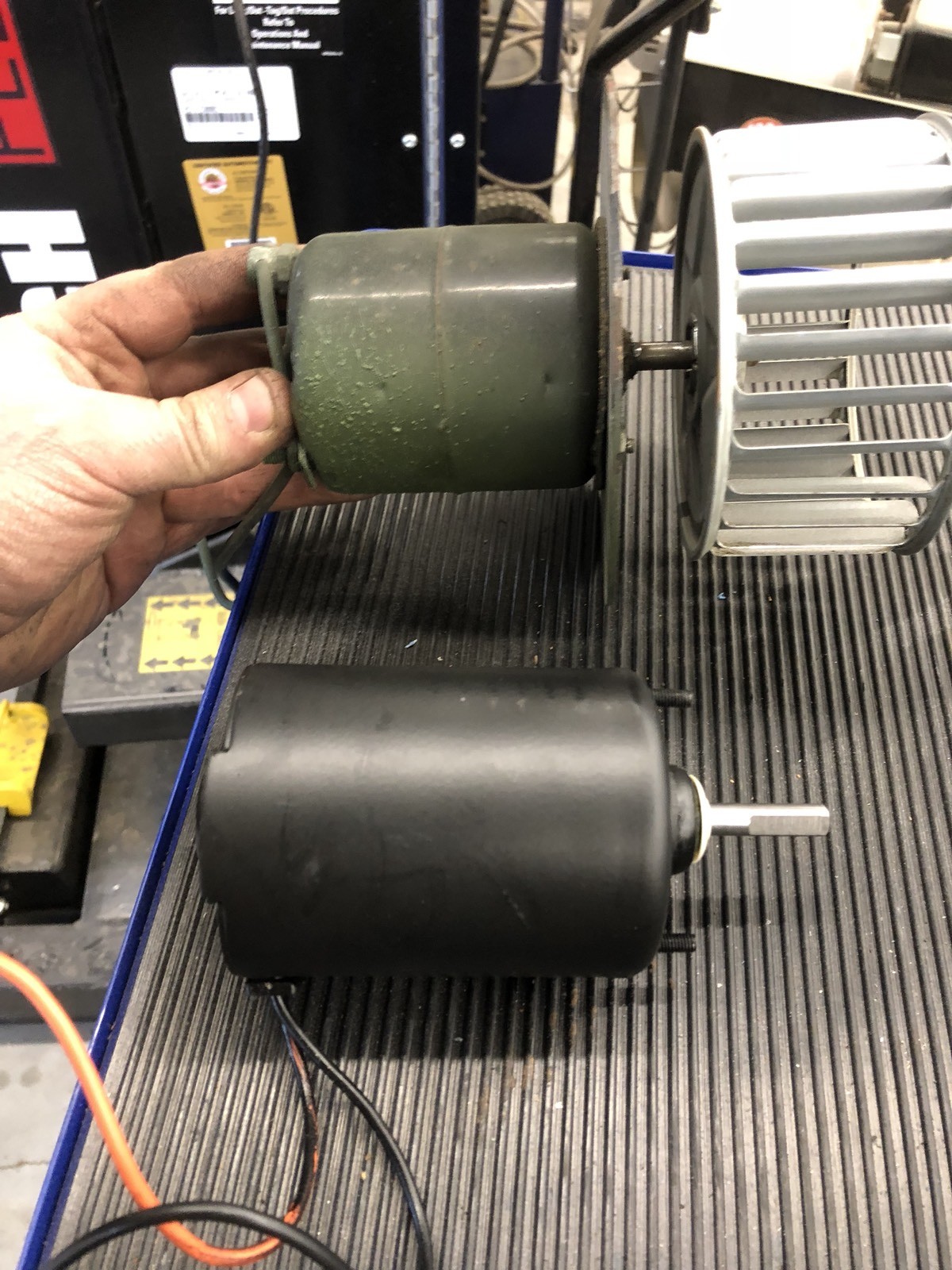 M35A2 M35A3 M925 M927 M934 M929 M923 M813 A1 A2 2.5 - 5 Ton Heater Blower Motor