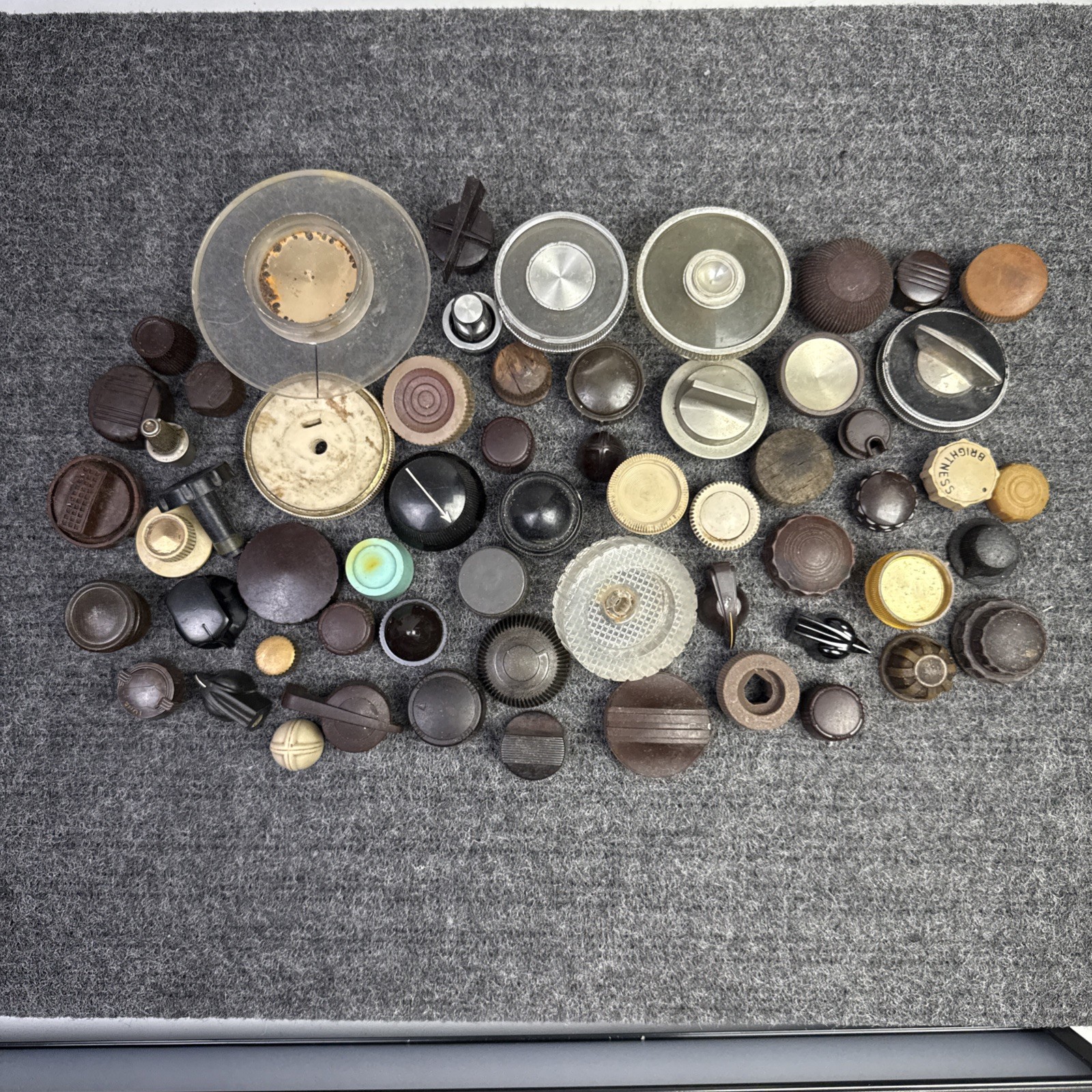50+ Vintage Radio / TV / Equipment Knobs Used Midcentury Plastic Bakelite LOT