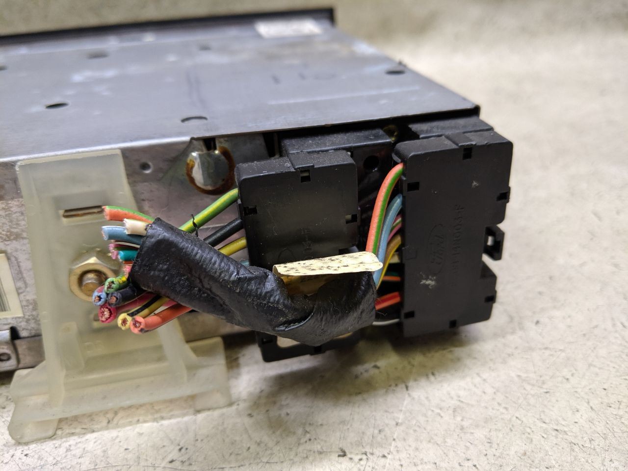 Stereo Radio AM FM Cassette With Clock Fits 91-92 FORD EXPLORER e10-70/203987