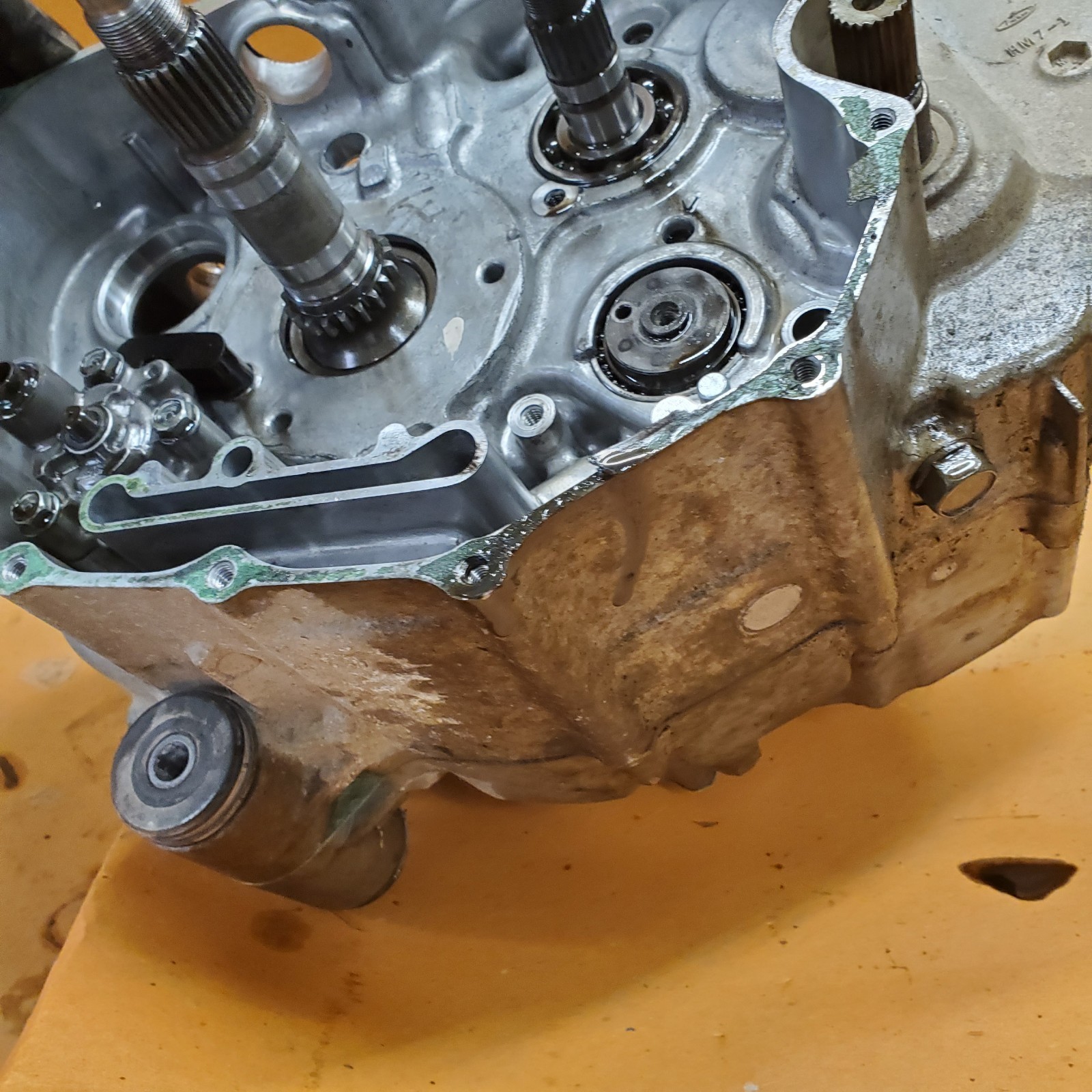 1997 Honda Foreman 400 4x4 Engine Motor Block Crank Case Crankcase Shaft Bottom