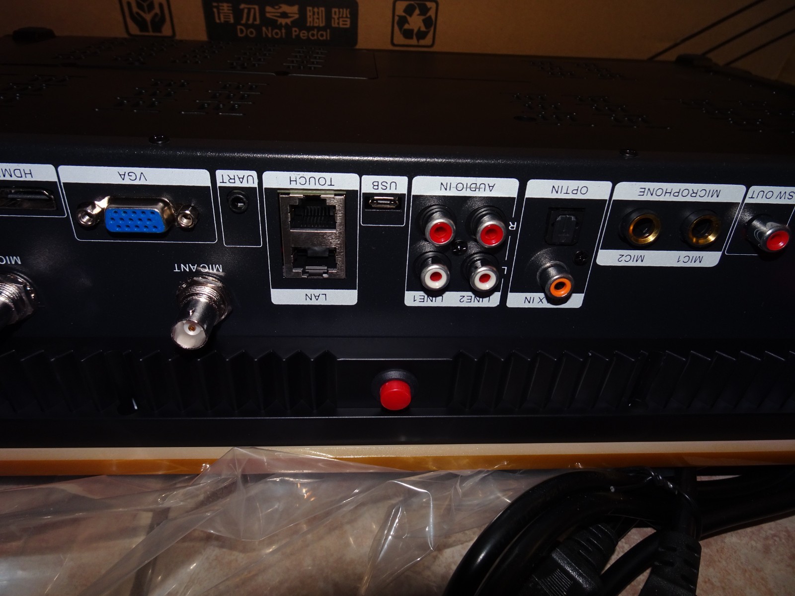 19.5" Touch Screen Karaoke / Media Player All-in-One System 19.5 吋触摸点播一体卡拉OK