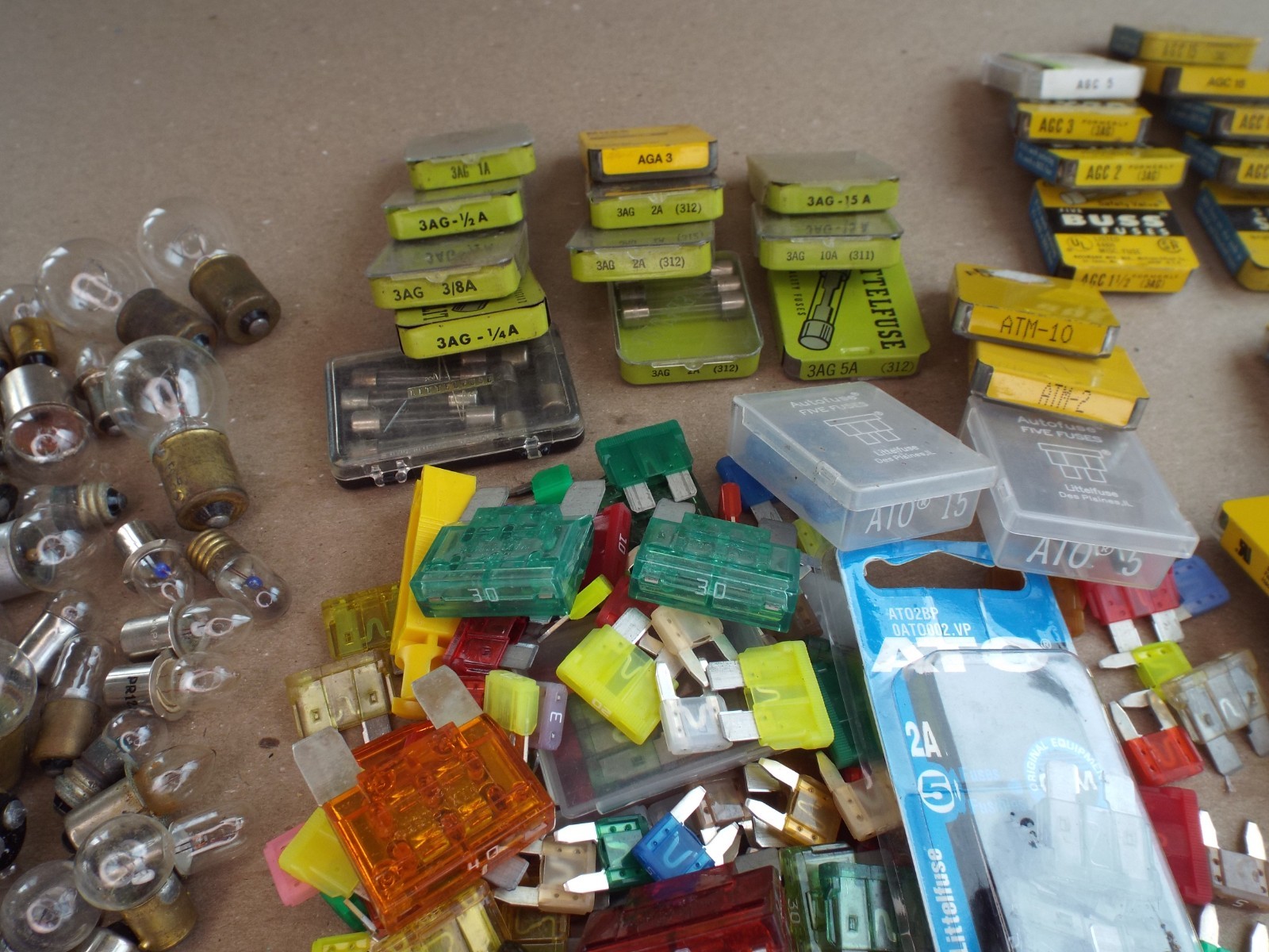 Buss Fuses Tins 1/4 - 30 A, Blade 5 - 50 A & Auto Bulbs Various Types - (Read)