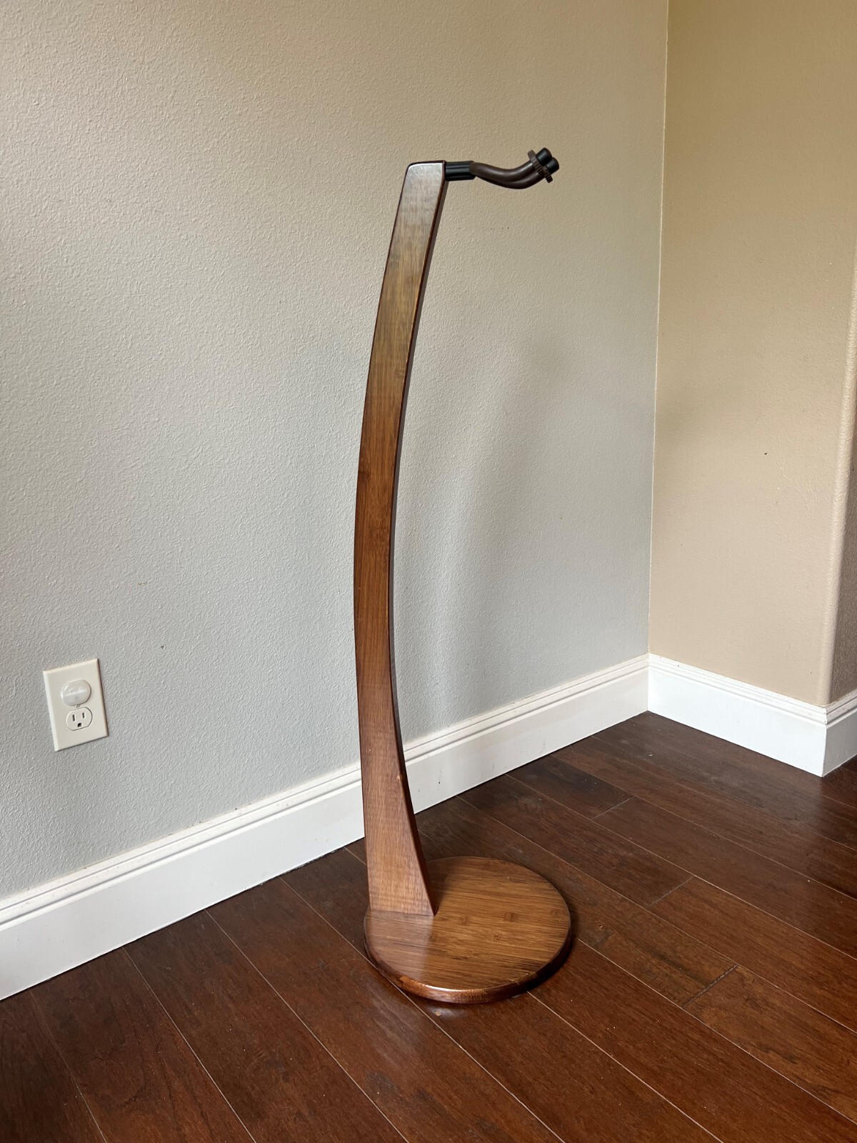 Bamboo Guitar Stand Display Rack for one instrument A single stand can hang one