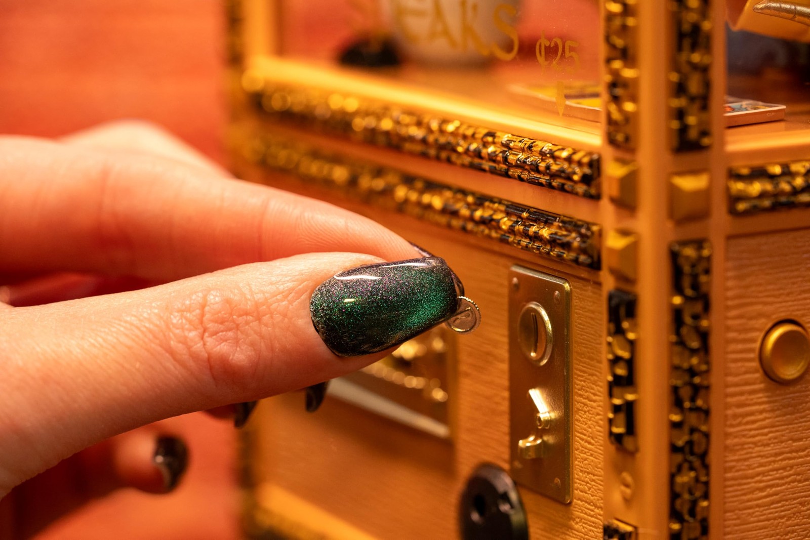 New Wave Toys Zoltar Speaks Mini Replica Fortune Teller Machine, Fully Animat...