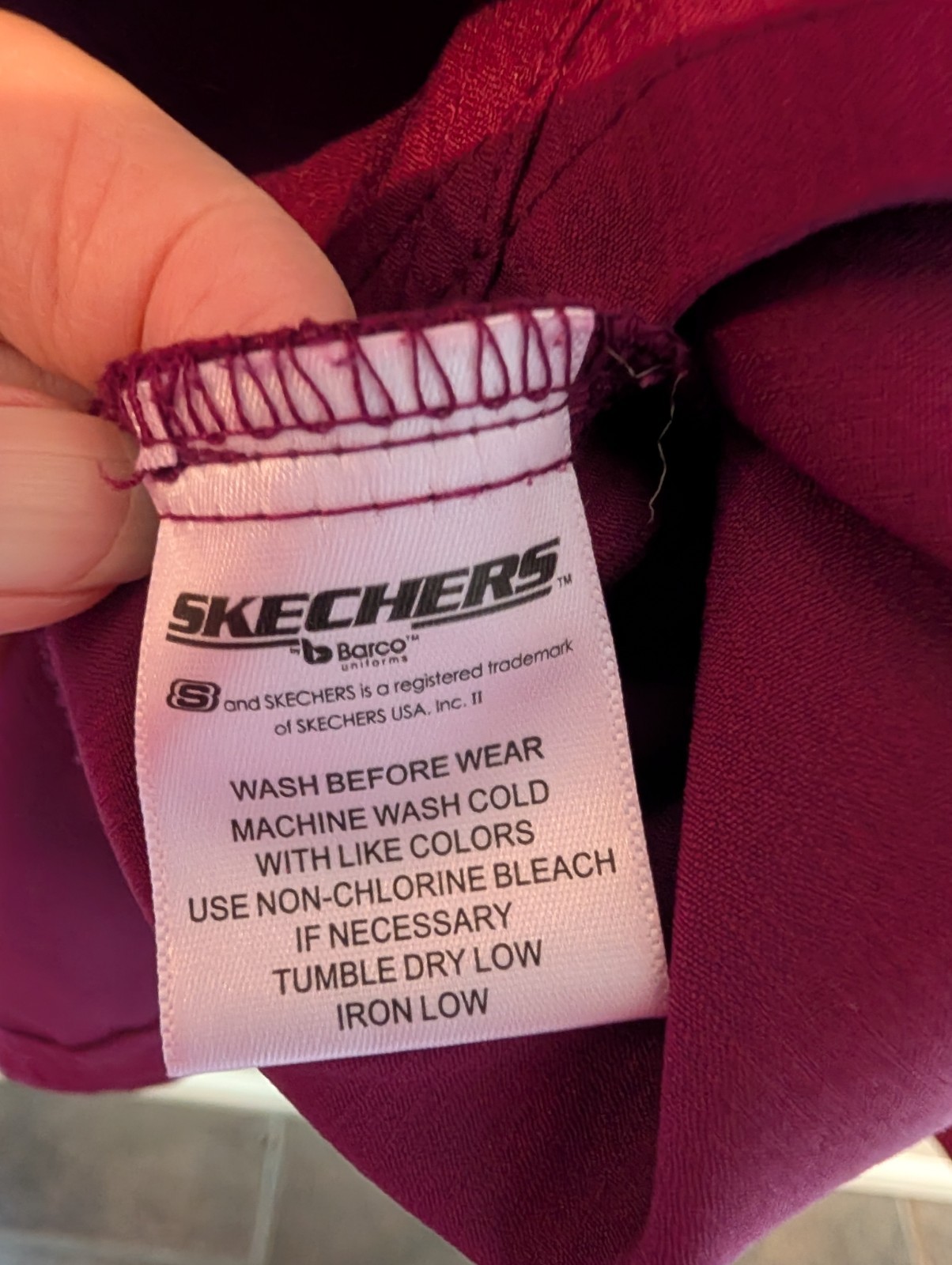 Skechers/Barco Scrubs Burgundy Men’s Set Top & Bottom Solid Pattern Size Small