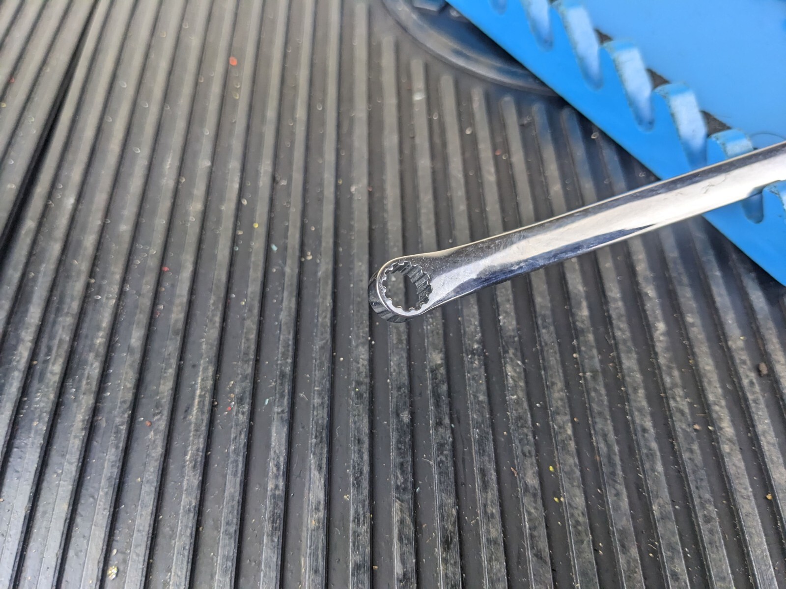 #ax518 NEW Snap On 1/4” x 5/16” SAE SPLINE XDES810a 15 degree Offset Box Wrench