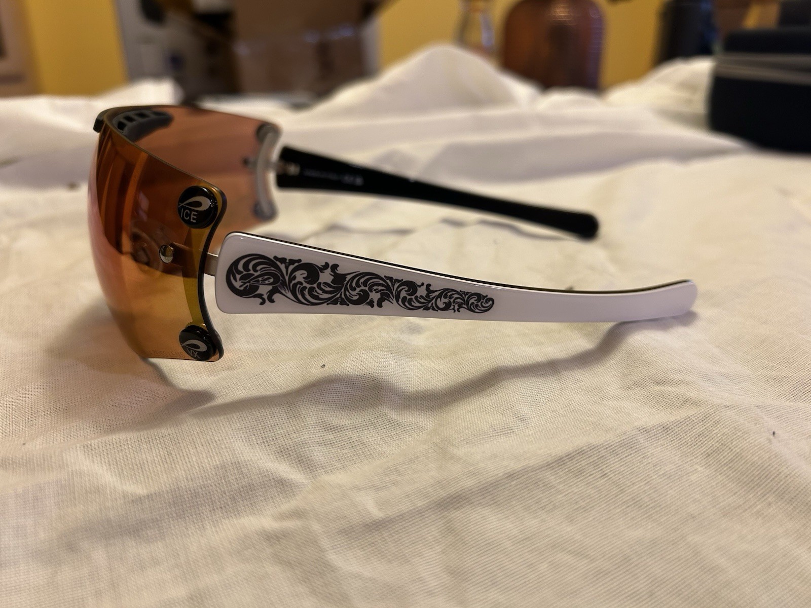 Pilla Outlaw X7 Viper Frames White x/ Black Scroll