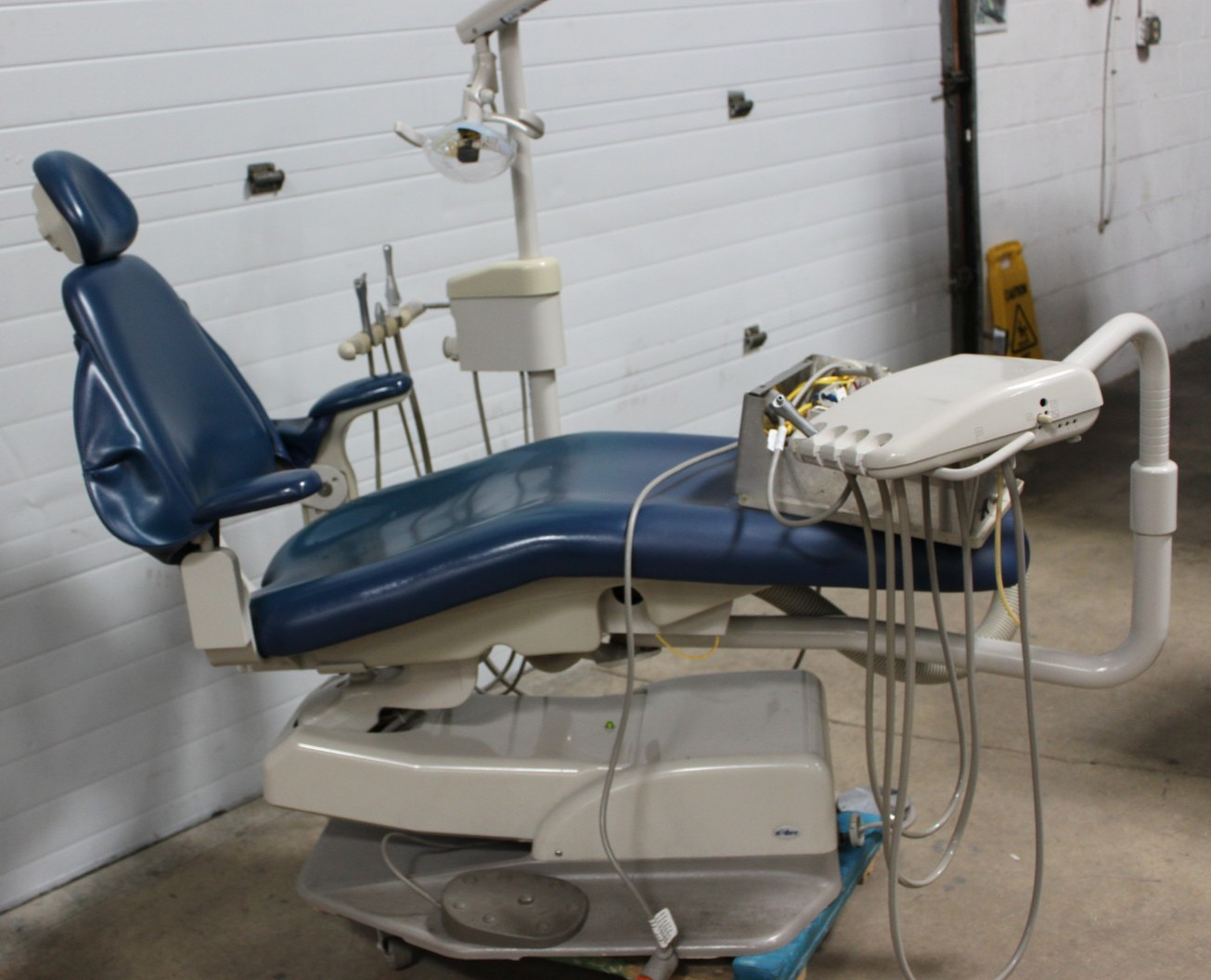 Adec Dental Patient Proma Exam Procedure Chair Unit & Light. Pls see the picture