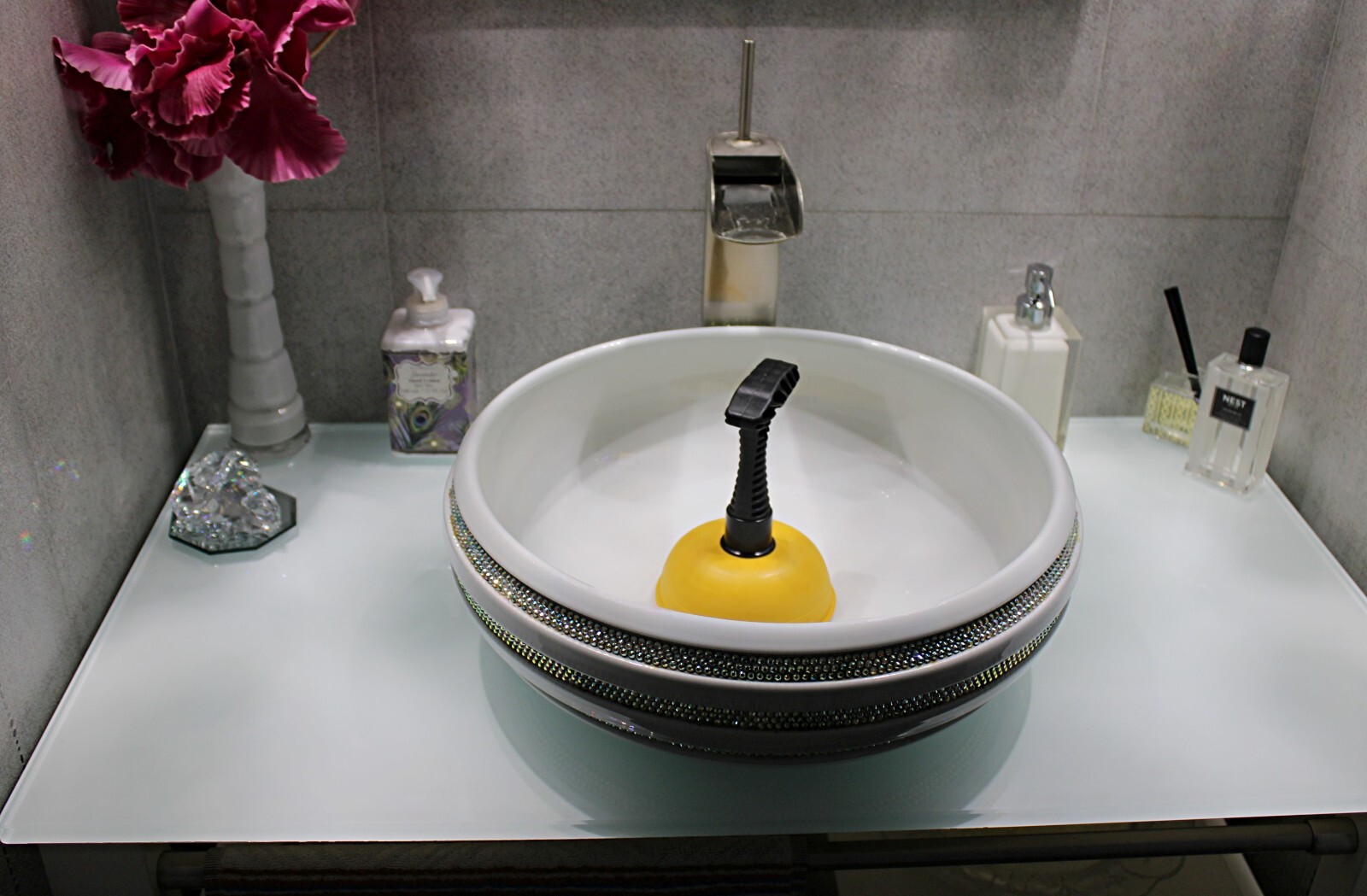 Mini Sink Plunger for Kitchen, Bathroom, and Shower Drains - Short Handle